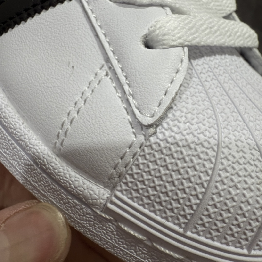 图片[5]-【H11纯原】AD Originals Superstar 经典复古贝壳头板鞋 IH8659 诞生于1969年 是第一双将全皮面鞋 身与橡胶鞋头结合在一起的低帮篮球鞋 Superstar最开始 是作为高帮篮球鞋Pro Model的低帮版本而出现的 但因为其独特和醒目的橡胶鞋头造型而让大家熟知 被大家形象地称为\\\”shelltoe\\\”贝壳头 在70年代的美国职业篮球场上 接近3/4的NBA球员都将这双Superstar作为场上用鞋 80年代之后 经过不断的改良和发展 Superstar逐渐成为横跨时装、音乐、街头文化、休闲和运动等各大领域的时尚潮鞋 尺码：35.5 36 36.5 37 38 38.5 39 40 40.5 41 42 42.5 43 44 44.5 45-选品中心