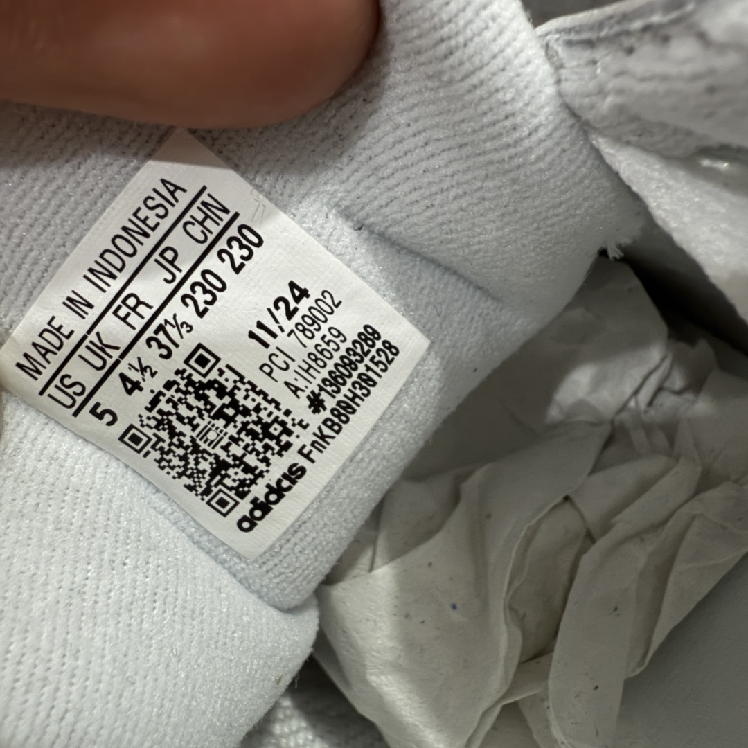 图片[8]-【H11纯原】AD Originals Superstar 经典复古贝壳头板鞋 IH8659 诞生于1969年 是第一双将全皮面鞋 身与橡胶鞋头结合在一起的低帮篮球鞋 Superstar最开始 是作为高帮篮球鞋Pro Model的低帮版本而出现的 但因为其独特和醒目的橡胶鞋头造型而让大家熟知 被大家形象地称为\\\”shelltoe\\\”贝壳头 在70年代的美国职业篮球场上 接近3/4的NBA球员都将这双Superstar作为场上用鞋 80年代之后 经过不断的改良和发展 Superstar逐渐成为横跨时装、音乐、街头文化、休闲和运动等各大领域的时尚潮鞋 尺码：35.5 36 36.5 37 38 38.5 39 40 40.5 41 42 42.5 43 44 44.5 45-选品中心