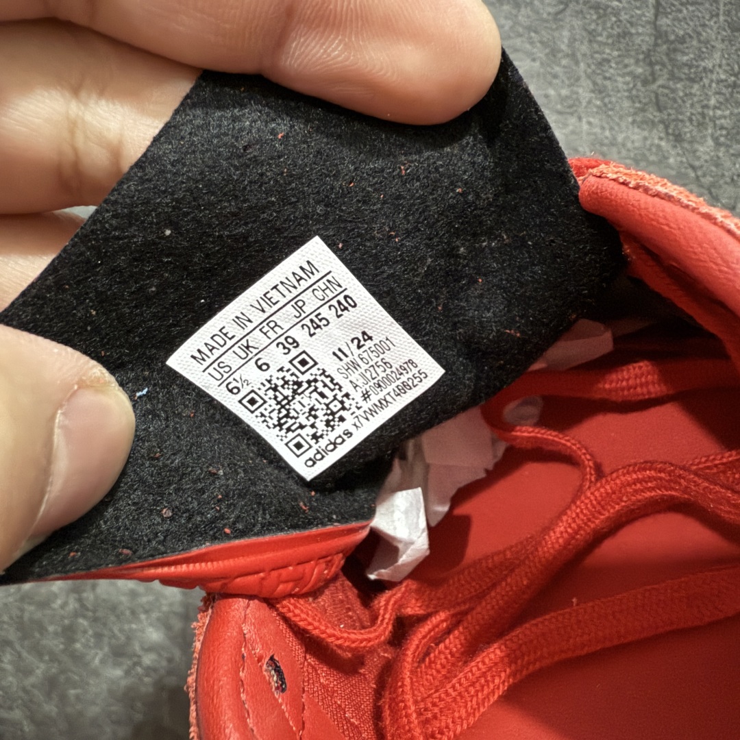 图片[7]-【神版】adidas Originals Gazelle INdoor 三叶草休闲防滑耐磨低帮板鞋 蕾丝纹 红色麂皮 纯原出货 货号：JI2756 鞋头出色设计 塑就出众贴合感 稳固的后跟贴合足部曲线设计 软弹舒适 不易磨脚 橡胶鞋底配合防滑纹路设计 平稳抓地 货号： JI2755 尺码： 35.5 36 36.5 37.5 38 38.5 39.5 40 40.5 41.5 42 42.5 43 44-选品中心