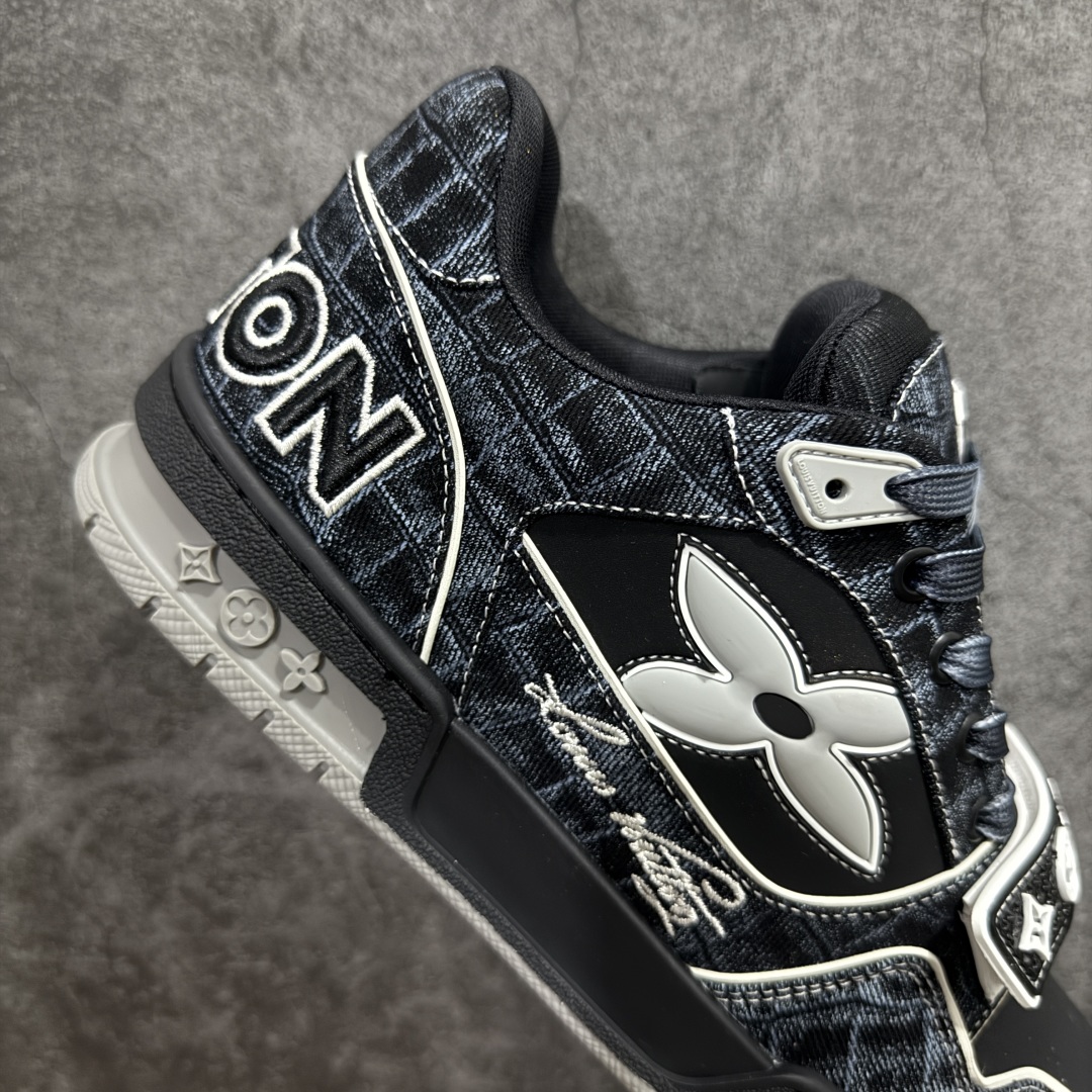 图片[7]-【海淘代购升级版】 现货当天可取 LV Trainer系列高奢运动鞋 新款芯片顶级 潮人必备单品 同步ZP官网空胶工艺 鞋舌、挂饰均镶嵌NFC芯片感应装置 正确胶片断点式设计 中底正确还原原版油印字母比例 1：1原楦格板、楦头、刀磨全新升级！ 独家订制顶级压纹麂皮 原版开模TPU大底 质感原版一致 垫脚聚米微料加透气英伦网布 披靡市场任何版本！细节完美呈现！ 代购指定版本 全新升级最新双盒包装 扫码秒进官网！ 全套包装配件同比原版 尺码： 38-46-选品中心