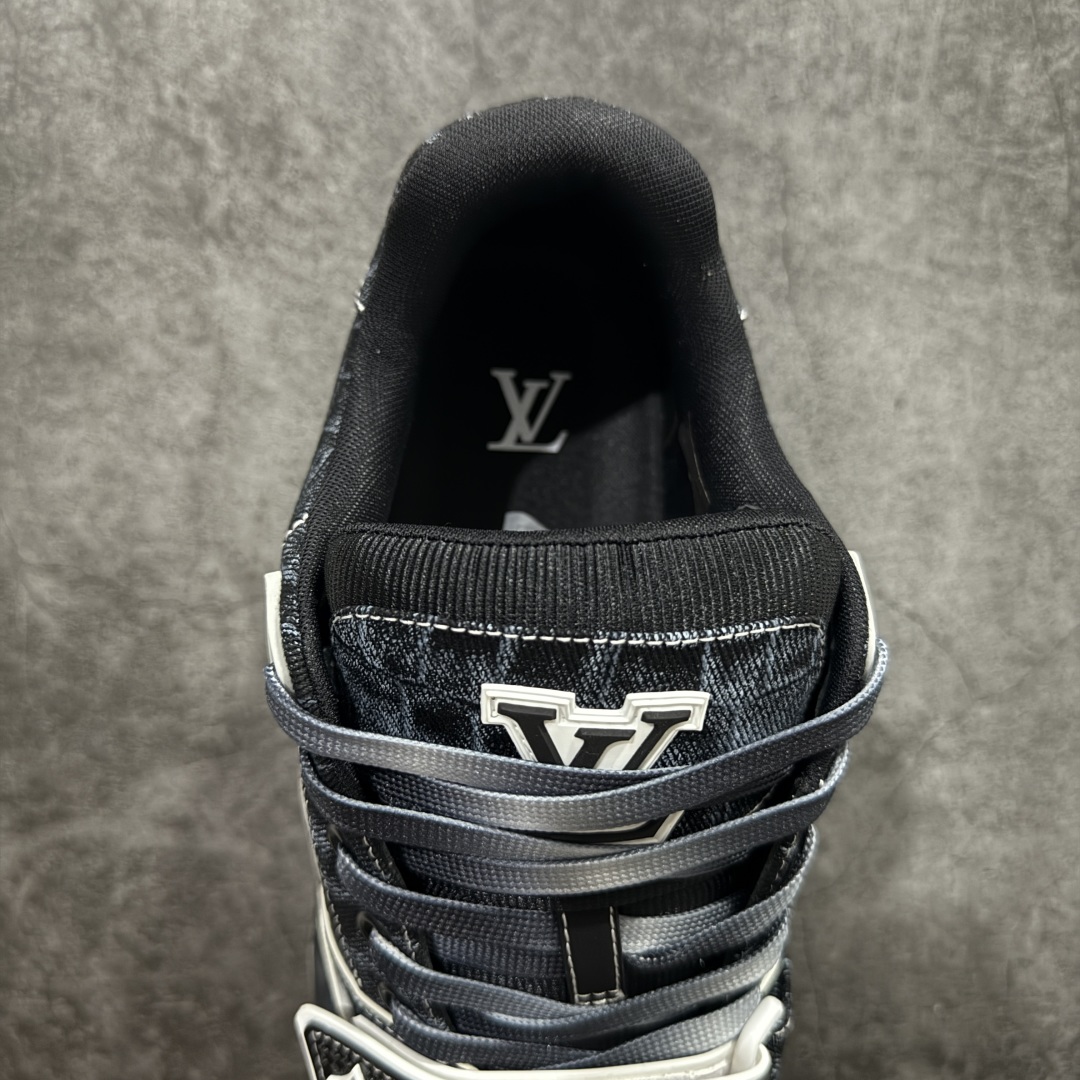 图片[8]-【海淘代购升级版】 现货当天可取 LV Trainer系列高奢运动鞋 新款芯片顶级 潮人必备单品 同步ZP官网空胶工艺 鞋舌、挂饰均镶嵌NFC芯片感应装置 正确胶片断点式设计 中底正确还原原版油印字母比例 1：1原楦格板、楦头、刀磨全新升级！ 独家订制顶级压纹麂皮 原版开模TPU大底 质感原版一致 垫脚聚米微料加透气英伦网布 披靡市场任何版本！细节完美呈现！ 代购指定版本 全新升级最新双盒包装 扫码秒进官网！ 全套包装配件同比原版 尺码： 38-46-选品中心