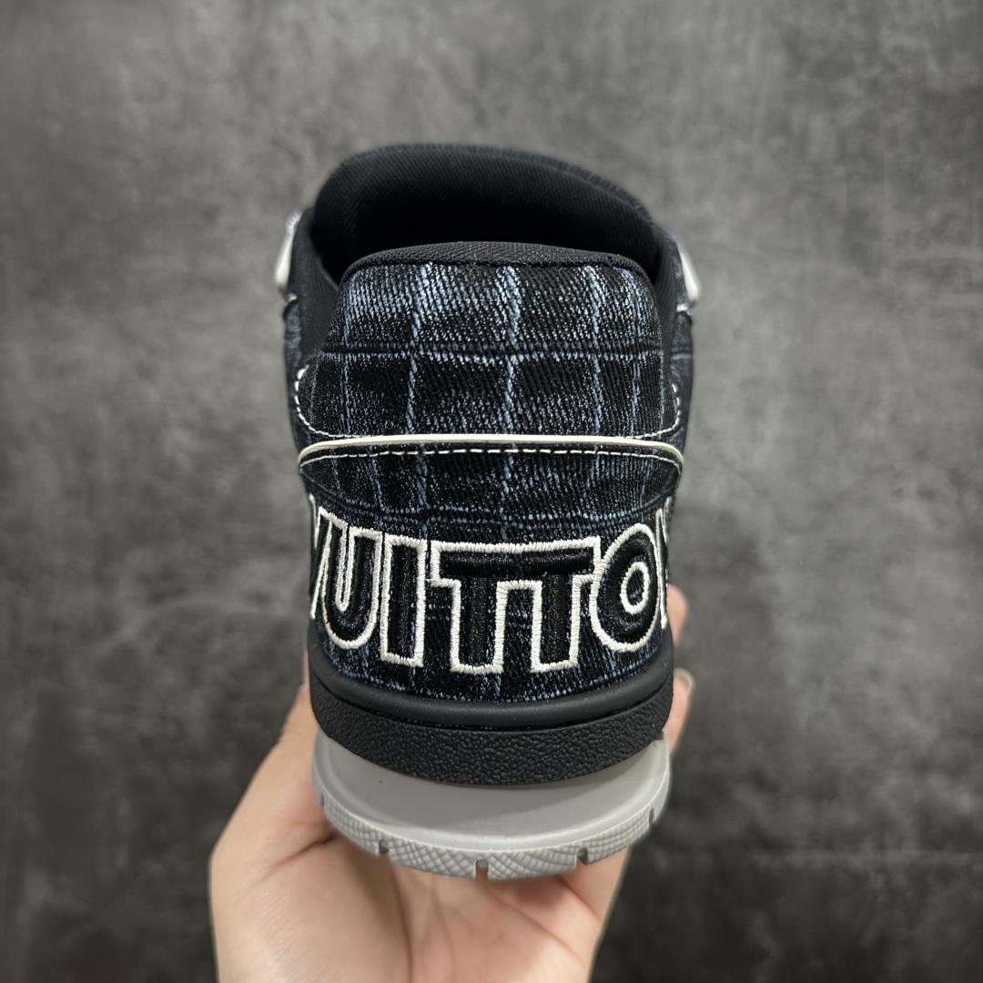 图片[4]-【海淘代购升级版】 现货当天可取 LV Trainer系列高奢运动鞋 新款芯片顶级 潮人必备单品 同步ZP官网空胶工艺 鞋舌、挂饰均镶嵌NFC芯片感应装置 正确胶片断点式设计 中底正确还原原版油印字母比例 1：1原楦格板、楦头、刀磨全新升级！ 独家订制顶级压纹麂皮 原版开模TPU大底 质感原版一致 垫脚聚米微料加透气英伦网布 披靡市场任何版本！细节完美呈现！ 代购指定版本 全新升级最新双盒包装 扫码秒进官网！ 全套包装配件同比原版 尺码： 38-46-选品中心