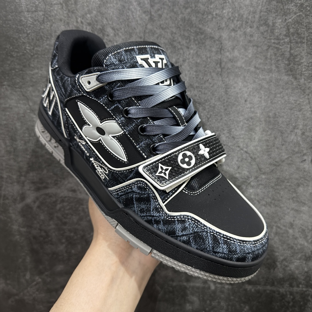 图片[3]-【海淘代购升级版】 现货当天可取 LV Trainer系列高奢运动鞋 新款芯片顶级 潮人必备单品 同步ZP官网空胶工艺 鞋舌、挂饰均镶嵌NFC芯片感应装置 正确胶片断点式设计 中底正确还原原版油印字母比例 1：1原楦格板、楦头、刀磨全新升级！ 独家订制顶级压纹麂皮 原版开模TPU大底 质感原版一致 垫脚聚米微料加透气英伦网布 披靡市场任何版本！细节完美呈现！ 代购指定版本 全新升级最新双盒包装 扫码秒进官网！ 全套包装配件同比原版 尺码： 38-46-选品中心