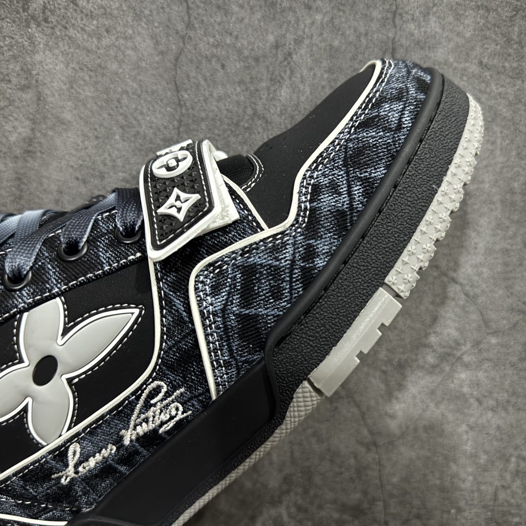 图片[6]-【海淘代购升级版】 现货当天可取 LV Trainer系列高奢运动鞋 新款芯片顶级 潮人必备单品 同步ZP官网空胶工艺 鞋舌、挂饰均镶嵌NFC芯片感应装置 正确胶片断点式设计 中底正确还原原版油印字母比例 1：1原楦格板、楦头、刀磨全新升级！ 独家订制顶级压纹麂皮 原版开模TPU大底 质感原版一致 垫脚聚米微料加透气英伦网布 披靡市场任何版本！细节完美呈现！ 代购指定版本 全新升级最新双盒包装 扫码秒进官网！ 全套包装配件同比原版 尺码： 38-46-选品中心