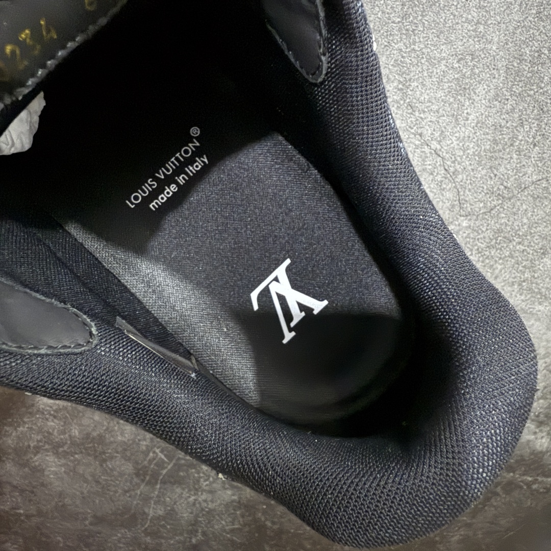 图片[9]-【海淘代购升级版】 现货当天可取 LV Trainer系列高奢运动鞋 新款芯片顶级 潮人必备单品 同步ZP官网空胶工艺 鞋舌、挂饰均镶嵌NFC芯片感应装置 正确胶片断点式设计 中底正确还原原版油印字母比例 1：1原楦格板、楦头、刀磨全新升级！ 独家订制顶级压纹麂皮 原版开模TPU大底 质感原版一致 垫脚聚米微料加透气英伦网布 披靡市场任何版本！细节完美呈现！ 代购指定版本 全新升级最新双盒包装 扫码秒进官网！ 全套包装配件同比原版 尺码： 38-46-选品中心