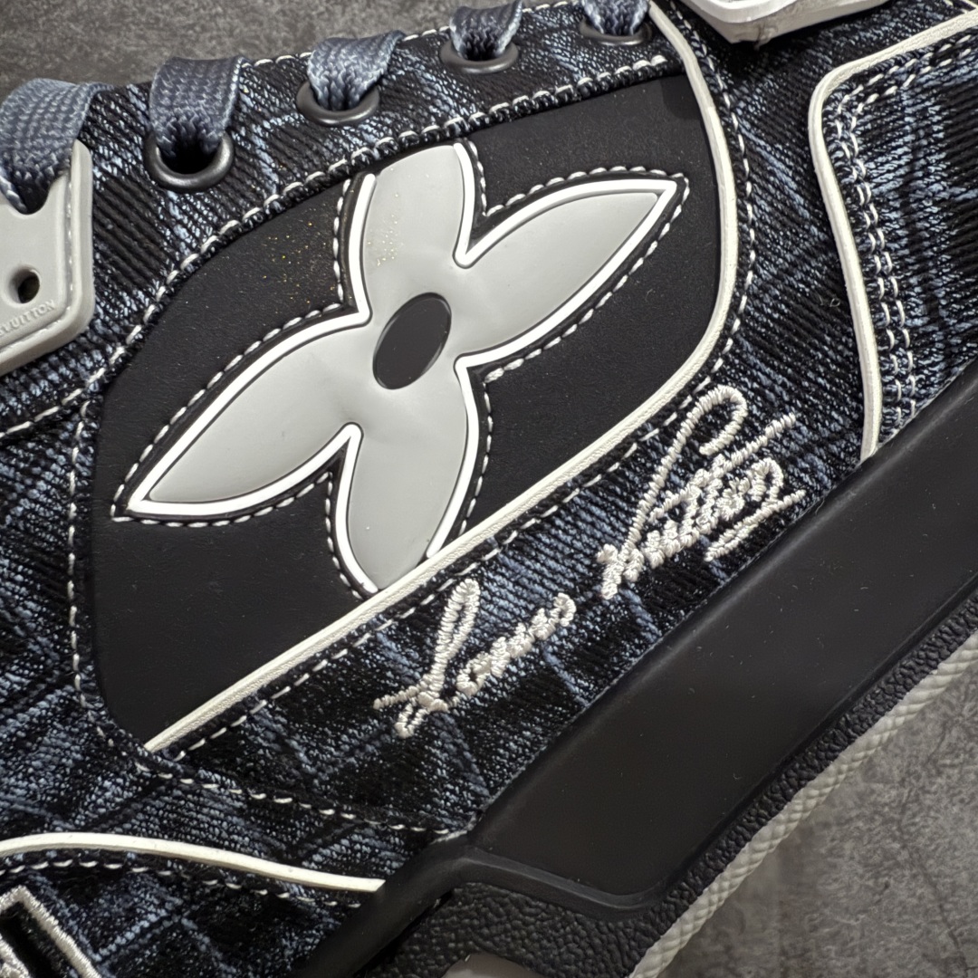 图片[3]-【海淘代购升级版】 现货当天可取 LV Trainer系列高奢运动鞋 新款芯片顶级 潮人必备单品 同步ZP官网空胶工艺 鞋舌、挂饰均镶嵌NFC芯片感应装置 正确胶片断点式设计 中底正确还原原版油印字母比例 1：1原楦格板、楦头、刀磨全新升级！ 独家订制顶级压纹麂皮 原版开模TPU大底 质感原版一致 垫脚聚米微料加透气英伦网布 披靡市场任何版本！细节完美呈现！ 代购指定版本 全新升级最新双盒包装 扫码秒进官网！ 全套包装配件同比原版 尺码： 38-46-选品中心