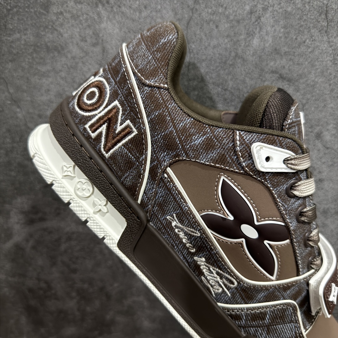 图片[7]-【海淘代购升级版】 现货当天可取 LV Trainer系列高奢运动鞋 新款芯片顶级 潮人必备单品 同步ZP官网空胶工艺 鞋舌、挂饰均镶嵌NFC芯片感应装置 正确胶片断点式设计 中底正确还原原版油印字母比例 1：1原楦格板、楦头、刀磨全新升级！ 独家订制顶级压纹麂皮 原版开模TPU大底 质感原版一致 垫脚聚米微料加透气英伦网布 披靡市场任何版本！细节完美呈现！ 代购指定版本 全新升级最新双盒包装 扫码秒进官网！ 全套包装配件同比原版 尺码： 38-46-选品中心