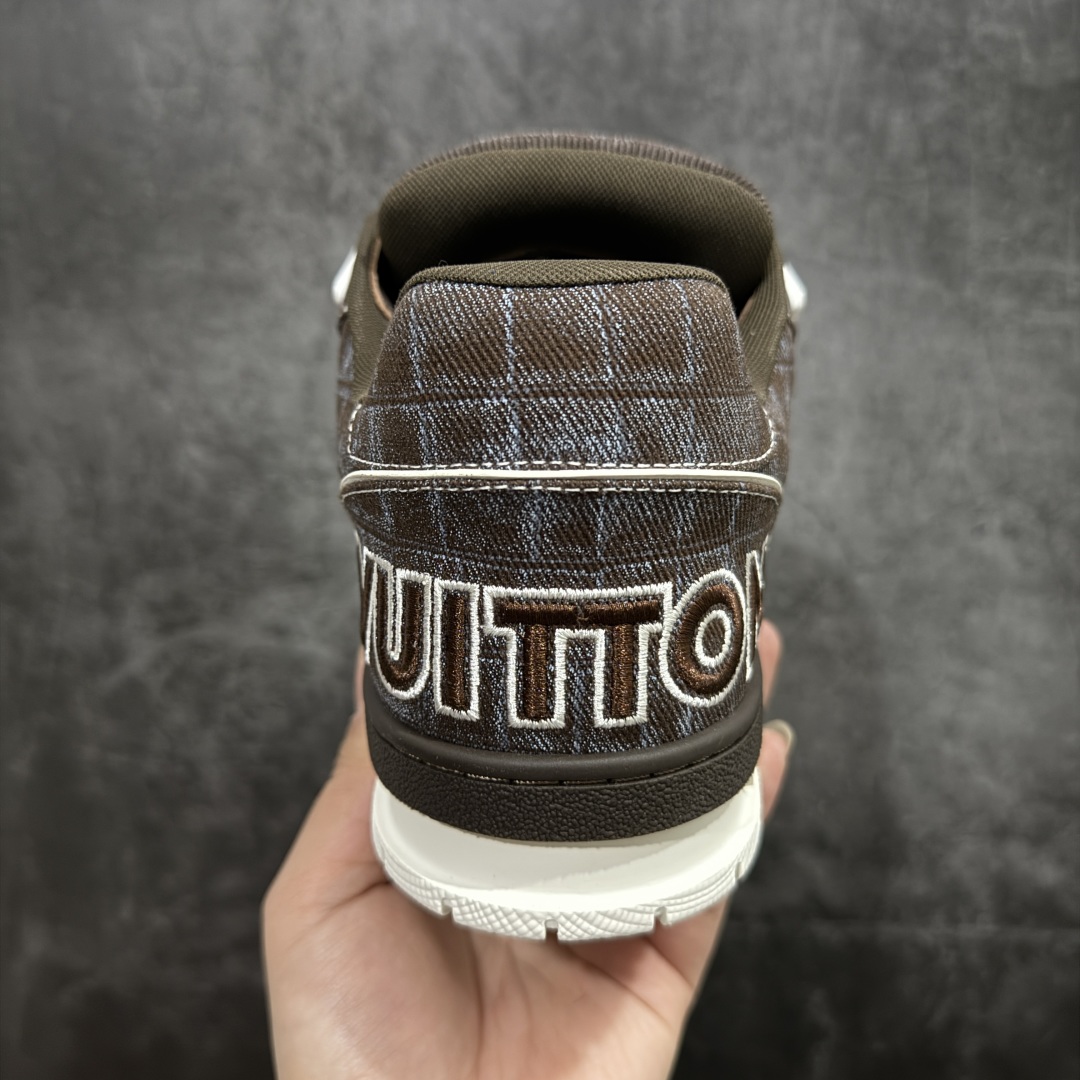 图片[4]-【海淘代购升级版】 现货当天可取 LV Trainer系列高奢运动鞋 新款芯片顶级 潮人必备单品 同步ZP官网空胶工艺 鞋舌、挂饰均镶嵌NFC芯片感应装置 正确胶片断点式设计 中底正确还原原版油印字母比例 1：1原楦格板、楦头、刀磨全新升级！ 独家订制顶级压纹麂皮 原版开模TPU大底 质感原版一致 垫脚聚米微料加透气英伦网布 披靡市场任何版本！细节完美呈现！ 代购指定版本 全新升级最新双盒包装 扫码秒进官网！ 全套包装配件同比原版 尺码： 38-46-选品中心