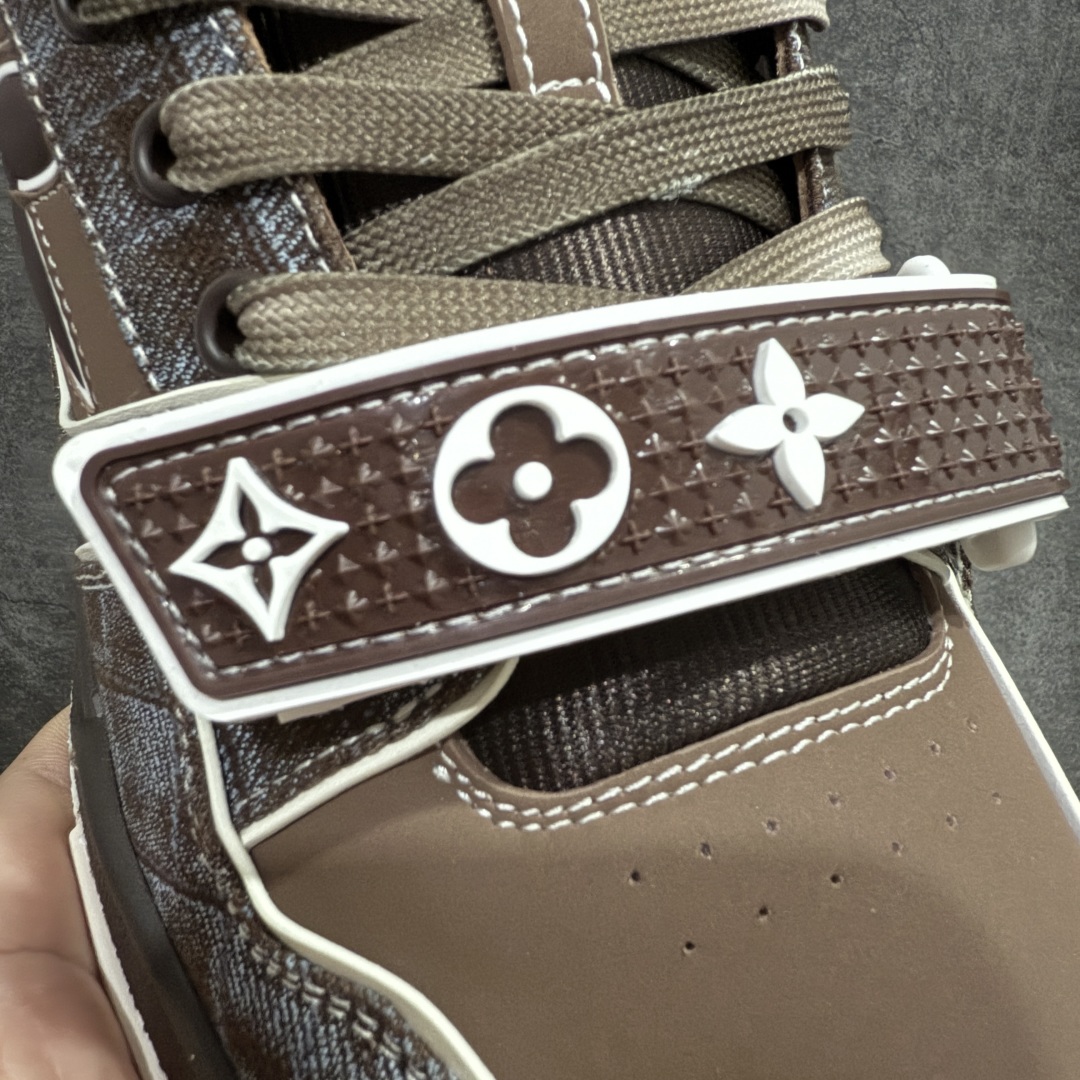 图片[6]-【海淘代购升级版】 现货当天可取 LV Trainer系列高奢运动鞋 新款芯片顶级 潮人必备单品 同步ZP官网空胶工艺 鞋舌、挂饰均镶嵌NFC芯片感应装置 正确胶片断点式设计 中底正确还原原版油印字母比例 1：1原楦格板、楦头、刀磨全新升级！ 独家订制顶级压纹麂皮 原版开模TPU大底 质感原版一致 垫脚聚米微料加透气英伦网布 披靡市场任何版本！细节完美呈现！ 代购指定版本 全新升级最新双盒包装 扫码秒进官网！ 全套包装配件同比原版 尺码： 38-46-选品中心