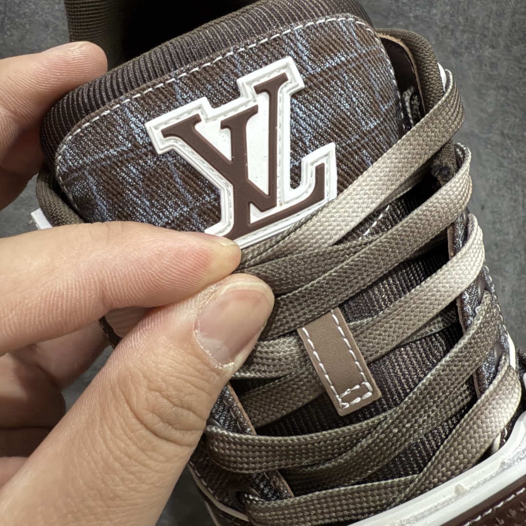 图片[7]-【海淘代购升级版】 现货当天可取 LV Trainer系列高奢运动鞋 新款芯片顶级 潮人必备单品 同步ZP官网空胶工艺 鞋舌、挂饰均镶嵌NFC芯片感应装置 正确胶片断点式设计 中底正确还原原版油印字母比例 1：1原楦格板、楦头、刀磨全新升级！ 独家订制顶级压纹麂皮 原版开模TPU大底 质感原版一致 垫脚聚米微料加透气英伦网布 披靡市场任何版本！细节完美呈现！ 代购指定版本 全新升级最新双盒包装 扫码秒进官网！ 全套包装配件同比原版 尺码： 38-46-选品中心