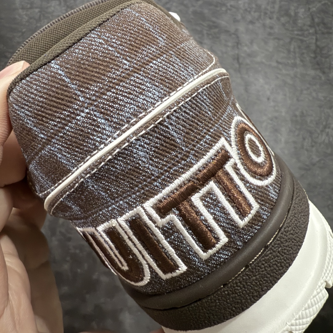 图片[2]-【海淘代购升级版】 现货当天可取 LV Trainer系列高奢运动鞋 新款芯片顶级 潮人必备单品 同步ZP官网空胶工艺 鞋舌、挂饰均镶嵌NFC芯片感应装置 正确胶片断点式设计 中底正确还原原版油印字母比例 1：1原楦格板、楦头、刀磨全新升级！ 独家订制顶级压纹麂皮 原版开模TPU大底 质感原版一致 垫脚聚米微料加透气英伦网布 披靡市场任何版本！细节完美呈现！ 代购指定版本 全新升级最新双盒包装 扫码秒进官网！ 全套包装配件同比原版 尺码： 38-46-选品中心