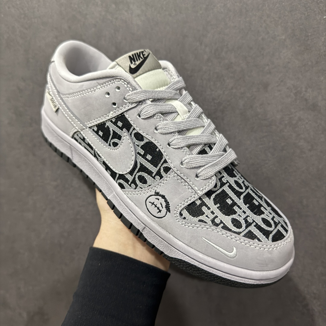 【定制版】Nk SB Dunk Low 迪奥 x TS三方联名 帆布灰勾 周年高端定制 低帮休闲板鞋  KK1333-029