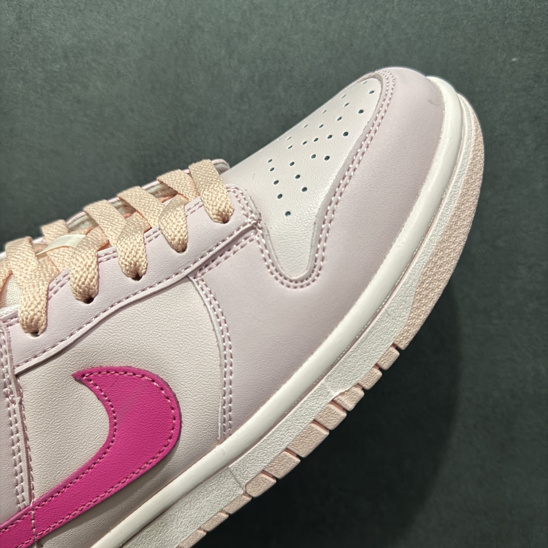图片[5]-【福利版】Nike Dunk Low \\\”Triple Pink\\\” 耐克 SB 低帮 淡粉色 鞋面整体采用皮革材质打造，配色方面选用大面积淡粉色呈现，少女心十足！此外鞋身侧面的Swoossh Logo则使用亮粉色点缀，使鞋身整体更加亮眼，鞋带、鞋舌以及内衬等均采用淡粉色设计，鞋舌Nike Swoosh Logoz及后跟Nike字样辅以大红色点缀，颜值还是非常在线的，鞋底也同样采用粉色中底和外底设计，与鞋面配色相呼应。 货号：DH9765-600 尺码：36 36.5 37.5 38 38.5 39 40 40.5 41 42 42.5 43 44 44.5 45 46-选品中心