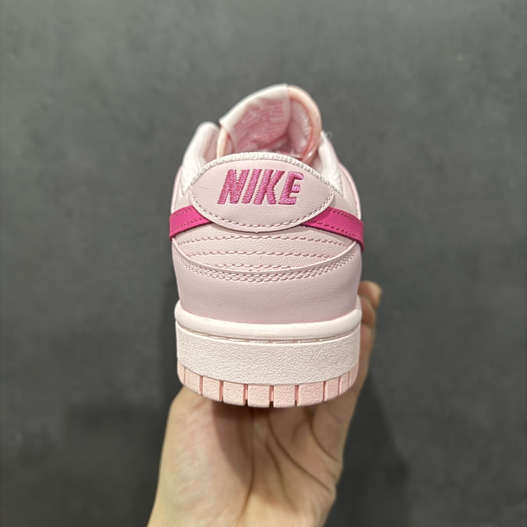 图片[4]-【福利版】Nike Dunk Low \\\”Triple Pink\\\” 耐克 SB 低帮 淡粉色 鞋面整体采用皮革材质打造，配色方面选用大面积淡粉色呈现，少女心十足！此外鞋身侧面的Swoossh Logo则使用亮粉色点缀，使鞋身整体更加亮眼，鞋带、鞋舌以及内衬等均采用淡粉色设计，鞋舌Nike Swoosh Logoz及后跟Nike字样辅以大红色点缀，颜值还是非常在线的，鞋底也同样采用粉色中底和外底设计，与鞋面配色相呼应。 货号：DH9765-600 尺码：36 36.5 37.5 38 38.5 39 40 40.5 41 42 42.5 43 44 44.5 45 46-选品中心