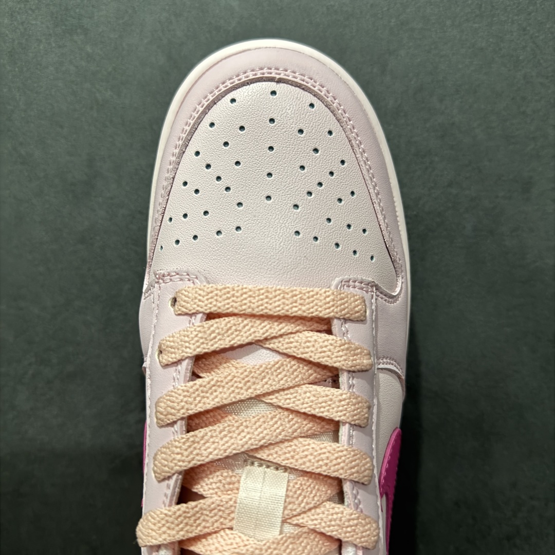 图片[8]-【福利版】Nike Dunk Low \\\”Triple Pink\\\” 耐克 SB 低帮 淡粉色 鞋面整体采用皮革材质打造，配色方面选用大面积淡粉色呈现，少女心十足！此外鞋身侧面的Swoossh Logo则使用亮粉色点缀，使鞋身整体更加亮眼，鞋带、鞋舌以及内衬等均采用淡粉色设计，鞋舌Nike Swoosh Logoz及后跟Nike字样辅以大红色点缀，颜值还是非常在线的，鞋底也同样采用粉色中底和外底设计，与鞋面配色相呼应。 货号：DH9765-600 尺码：36 36.5 37.5 38 38.5 39 40 40.5 41 42 42.5 43 44 44.5 45 46-选品中心