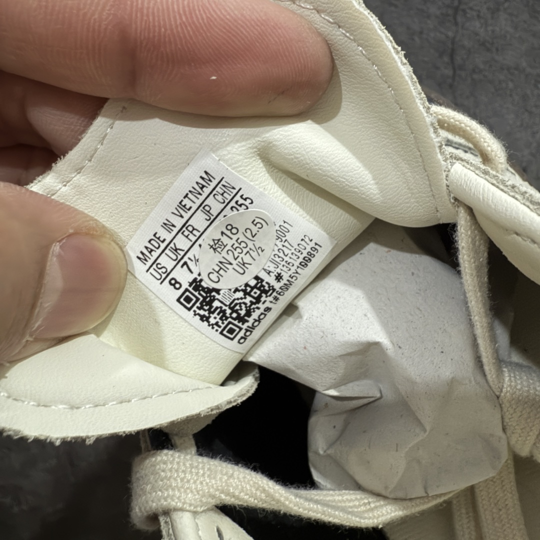  
【CG纯原】市面最顶级品质没有之一！
此版鞋身全部采用进口原厂头层皮
原厂头层 区分市面偷工减料！
