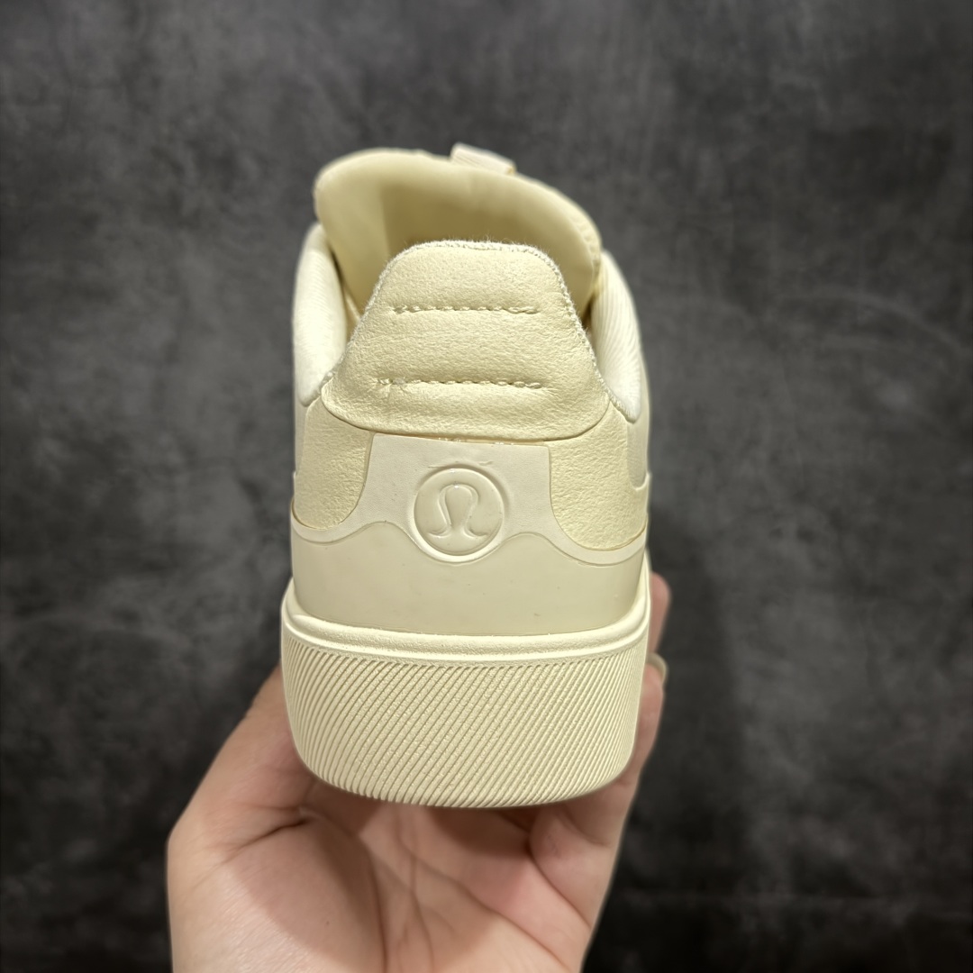 图片[4]-【PB纯原】lululemon Cityverse 露露乐檬极简主义减震耐磨低帮生活休闲鞋 Cityverse将运动性能融入经典休闲鞋中，中底提供出色缓震，并贴合足部曲线，带来全天候的舒适感。鞋面采用两种材质拼接，且前半部分采用热熔压胶处理，无任何缝线，保留了鞋身整体性。模制泡沫的鞋垫带来上乘的脚感，在平日休闲穿着时不会磨脚，也能提供轻质软弹的效果。25年来，lululemon一直秉持“感受为先”的设计理念，并相信更好的感受带来更好的表现。此次男鞋的设计亦是如此。投入多年研究，针对男性在不同运动场景中的脚步形态设计了不同鞋履款式。同时，还进行了生物力学与形态学研究，为“他”带来更好的贴合度和感受。尺码：36 36.5 37.5 38 38.5 39 40 40.5 41 42 42.5 43 44-选品中心