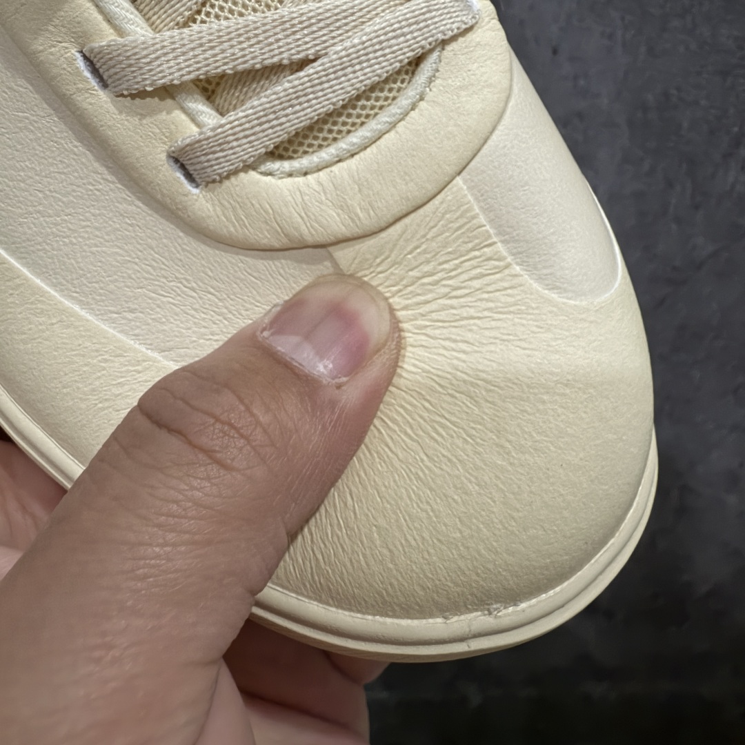 图片[3]-【PB纯原】lululemon Cityverse 露露乐檬极简主义减震耐磨低帮生活休闲鞋 Cityverse将运动性能融入经典休闲鞋中，中底提供出色缓震，并贴合足部曲线，带来全天候的舒适感。鞋面采用两种材质拼接，且前半部分采用热熔压胶处理，无任何缝线，保留了鞋身整体性。模制泡沫的鞋垫带来上乘的脚感，在平日休闲穿着时不会磨脚，也能提供轻质软弹的效果。25年来，lululemon一直秉持“感受为先”的设计理念，并相信更好的感受带来更好的表现。此次男鞋的设计亦是如此。投入多年研究，针对男性在不同运动场景中的脚步形态设计了不同鞋履款式。同时，还进行了生物力学与形态学研究，为“他”带来更好的贴合度和感受。尺码：36 36.5 37.5 38 38.5 39 40 40.5 41 42 42.5 43 44-选品中心
