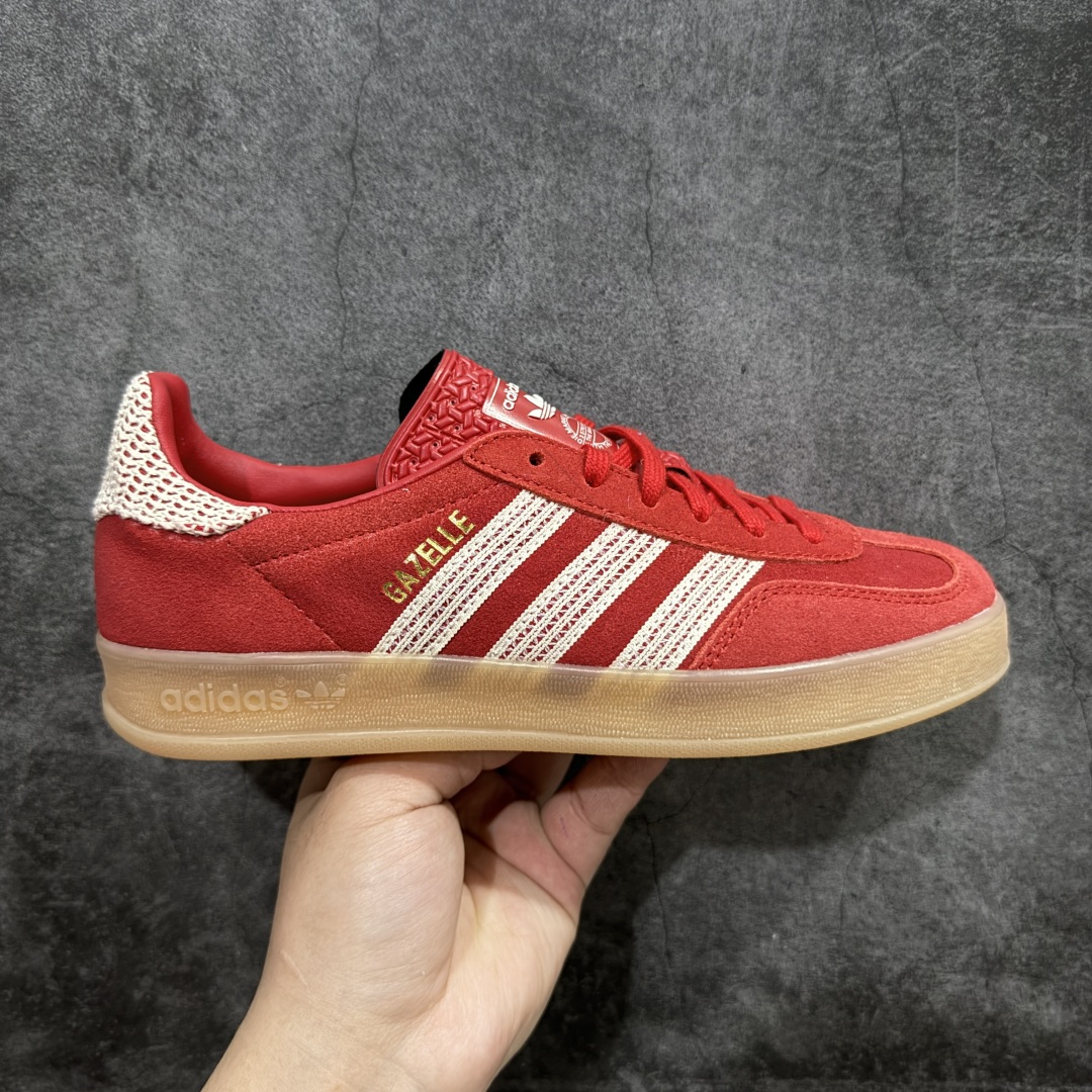 【渠道纯原版】AD Gazelle Indoor Trainers 羚羊内训系列低帮复古百搭休闲运动德训风板鞋 红白JI2756 市场最高版本 完美还原zp细节，注意区别市场任何版本，完全不是一路货色‼️ 全鞋原材料打造，无任何色差，正确鞋型，后跟港宝材料定型，正确微透生胶大底，反口内里头层细腻小牛皮，纸板中底 鞋垫背胶，侧面正确烫金压印字母，所有细节完美还原‼️ 尺码：35 36 36.5 37 38 38.5 39 40 40.5 41 42 42.5 43 44 44.5 45-选品中心