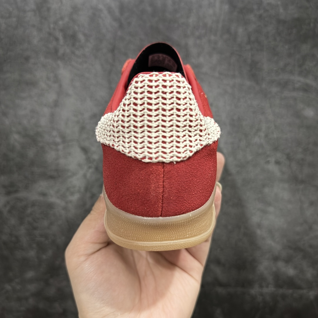 图片[4]-【渠道纯原版】AD Gazelle Indoor Trainers 羚羊内训系列低帮复古百搭休闲运动德训风板鞋 红白JI2756 市场最高版本 完美还原zp细节，注意区别市场任何版本，完全不是一路货色‼️ 全鞋原材料打造，无任何色差，正确鞋型，后跟港宝材料定型，正确微透生胶大底，反口内里头层细腻小牛皮，纸板中底 鞋垫背胶，侧面正确烫金压印字母，所有细节完美还原‼️ 尺码：35 36 36.5 37 38 38.5 39 40 40.5 41 42 42.5 43 44 44.5 45-选品中心