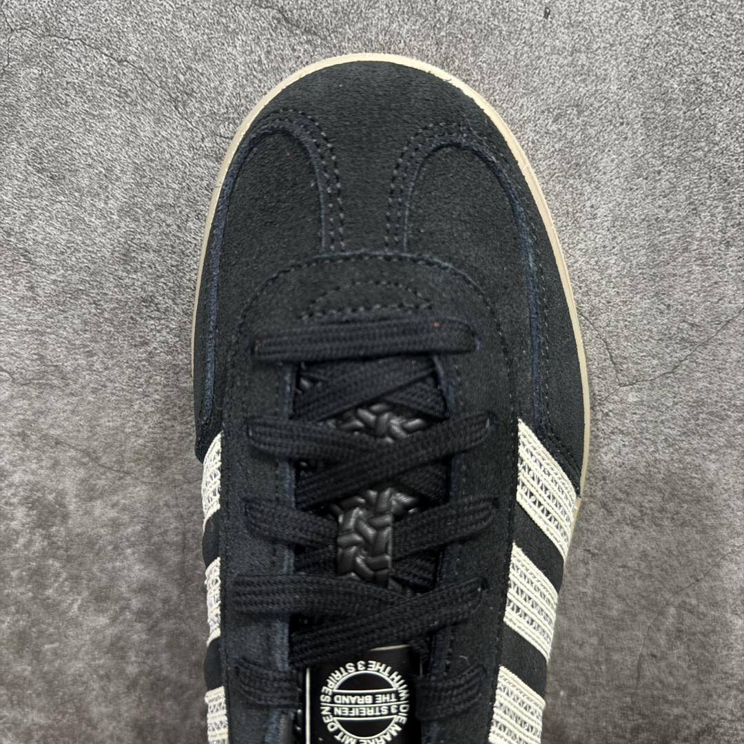 图片[5]-【渠道纯原版】AD Gazelle Indoor Trainers 羚羊内训系列低帮复古百搭休闲运动德训风板鞋 黑白JI2755 市场最高版本 完美还原zp细节，注意区别市场任何版本，完全不是一路货色‼️ 全鞋原材料打造，无任何色差，正确鞋型，后跟港宝材料定型，正确微透生胶大底，反口内里头层细腻小牛皮，纸板中底 鞋垫背胶，侧面正确烫金压印字母，所有细节完美还原‼️ 尺码：35 36 36.5 37 38 38.5 39 40 40.5 41 42 42.5 43 44 44.5 45-选品中心