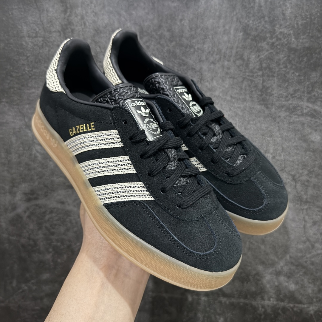 【渠道纯原版】AD Gazelle Indoor Trainers 羚羊内训系列低帮复古百搭休闲运动德训风板鞋 黑白JI2755 市场最高版本 完美还原zp细节,注意区别市场任何版本,完全不是一路货色‼️ 全鞋原材料打造,无任何色差,正确鞋型,后跟港宝材料定型,正确微透生胶大底,反口内里头层细腻小牛皮,纸板中底 鞋垫背胶,侧面正确烫金压印字母,所有细节完美还原‼️ 尺码:35 36 36.5 37 38 38.5 39 40 40.5 41 42 42.5 43 44 44.5 45-选品中心