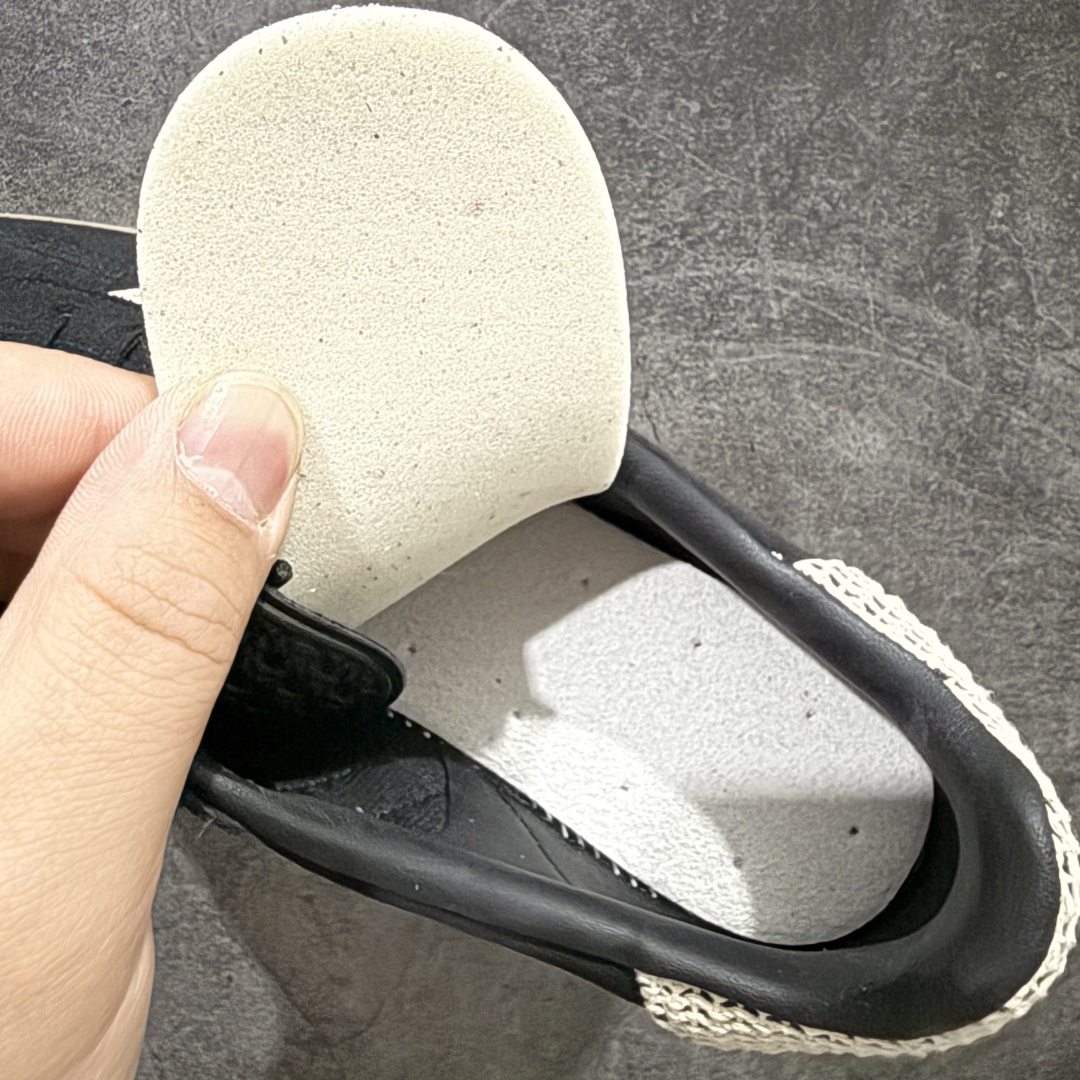 图片[8]-【渠道纯原版】AD Gazelle Indoor Trainers 羚羊内训系列低帮复古百搭休闲运动德训风板鞋 黑白JI2755 市场最高版本 完美还原zp细节，注意区别市场任何版本，完全不是一路货色‼️ 全鞋原材料打造，无任何色差，正确鞋型，后跟港宝材料定型，正确微透生胶大底，反口内里头层细腻小牛皮，纸板中底 鞋垫背胶，侧面正确烫金压印字母，所有细节完美还原‼️ 尺码：35 36 36.5 37 38 38.5 39 40 40.5 41 42 42.5 43 44 44.5 45-选品中心