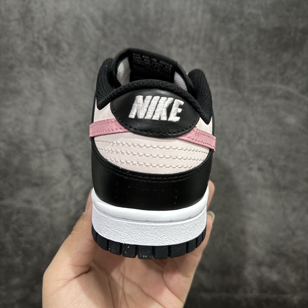 图片[4]-【YC纯原】NK Dunk Low 莓果特调 CW1590-100 定制系列天花板 无原鞋不开发 全系列得物原鞋一比一校对开发 配色持续更新中 终端对接 优势输出 全套原厂楦头原纸板数据档案倾力打造 原汁原味莞产 极致还原 圈内最强针车工艺 高端零售指定版 广东原厂配套原盒原标 鞋盒分三个尺码段 原厂冲刀 超高清洁度 全鞋零毛边皮料切割 采用原厂百宏鞋带以及原厂百宏织唛舌标 内标可供原厂几率过验 进口原装条纹中底布 四线拉帮白色点胶 原厂拉帮手法遵循公司 原厂电绣 极致还原 尺码：35.5 36 36.5 37.5 38 38.5 39 40-选品中心