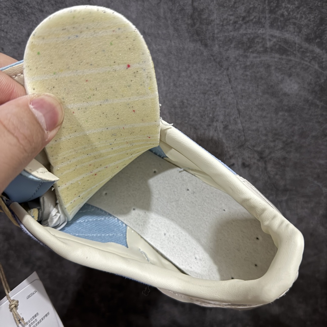 【神版】AD Gazelle Indoor Trainers 羚羊内训系列低帮复古百搭休闲运动德训风板鞋 JR8029 90年代经典的复刻版!自60年代以足球训练鞋面世以来,Gazelle就以其经典设计席卷全球。1991年版本的复刻,再造经典Gazelle。采用皮革打造,搭配浊色细节,让这款经典更加简约。 尺码:36 36⅔ 37⅓ 38 38⅔ 39⅓ 40 40⅔ 41⅓ 42 42⅔ 43⅓ 44 45-选品中心