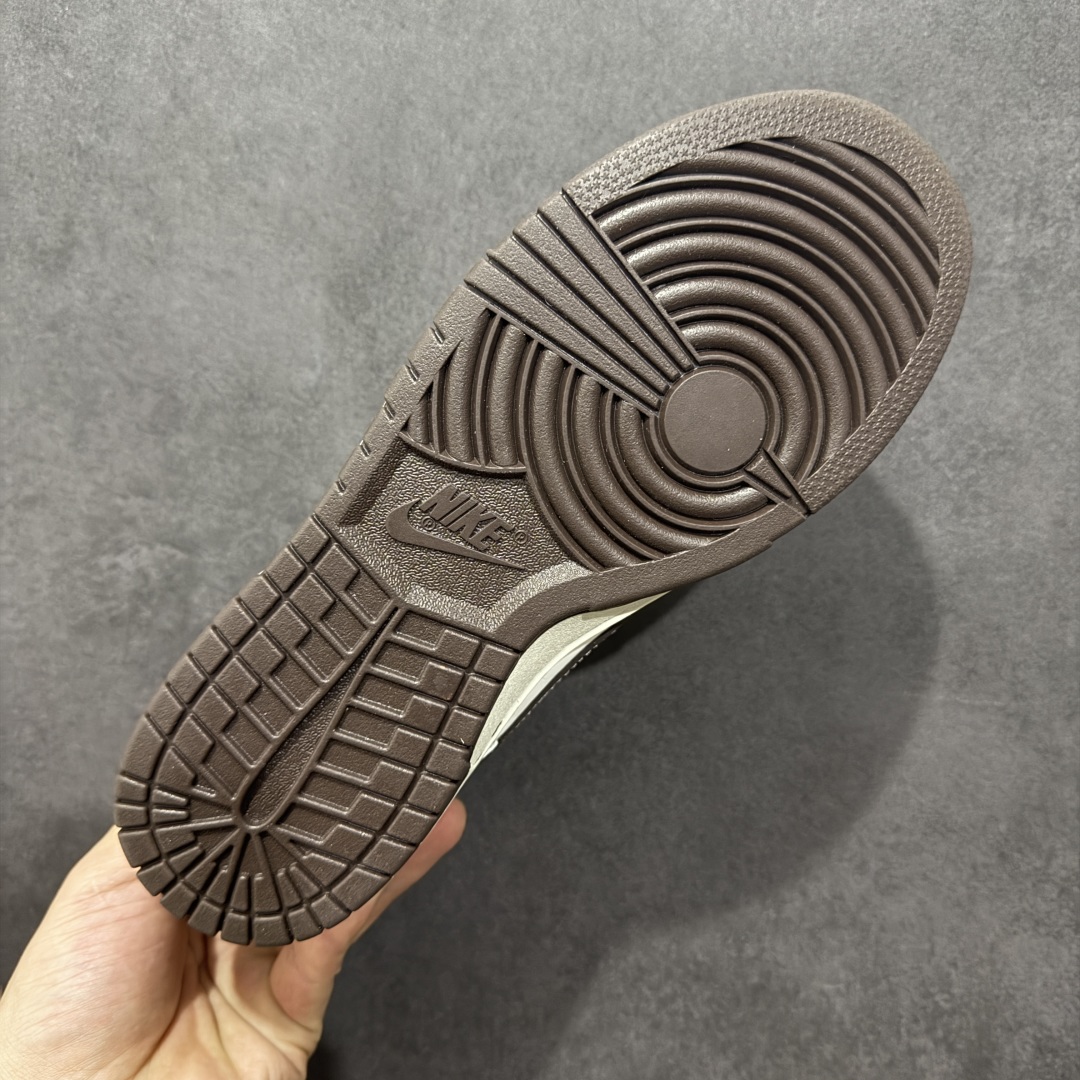 图片[9]-【定制版】Nk SB Dunk Low Moncler联名 奶白棕 周年高端定制 低帮休闲板鞋 AG3702-854  #定制鞋盒 大厂纯原品质出货 超高清洁度 皮料切割干净无任何毛边 细节完美   尺码：36 36.5 37.5 38 38.5 39 40 40.5 41 42 42.5 43 44 44.5 45-选品中心