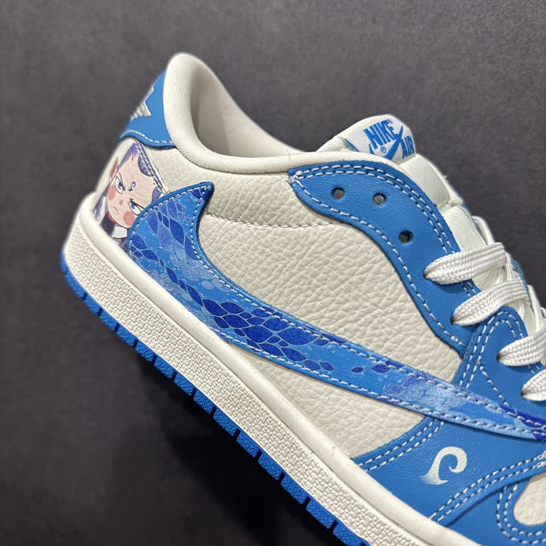图片[6]-【定制版】Travis Scott x Fragment Design x Air Jordan 1 Low OG SP AJ1 乔1 哪吒联名 灵珠 低帮文化休闲板鞋 XS2025-066  #多方联名合作融合了Travis Scott 独特的音乐风格，藤原浩个性的设计风格以及Jordan品牌的经典元素 使其成为一双具有独特身份和价值的鞋子 清新而立体的外观加上联名标识更突出了其独特身份 这种配色方案显示出活力和时尚感 在视觉上引人注目 鞋身的质感和细腻的细节处理使其显得高端而格调十足 这款“倒钩”联名是设计与创意完美结合 融合多方的个性风格是一款备受瞩目的潮流鞋款  尺码：36 36.5 37.5 38 38.5 39 40 40.5 41 42 42.5 43 44 44.5 45-选品中心