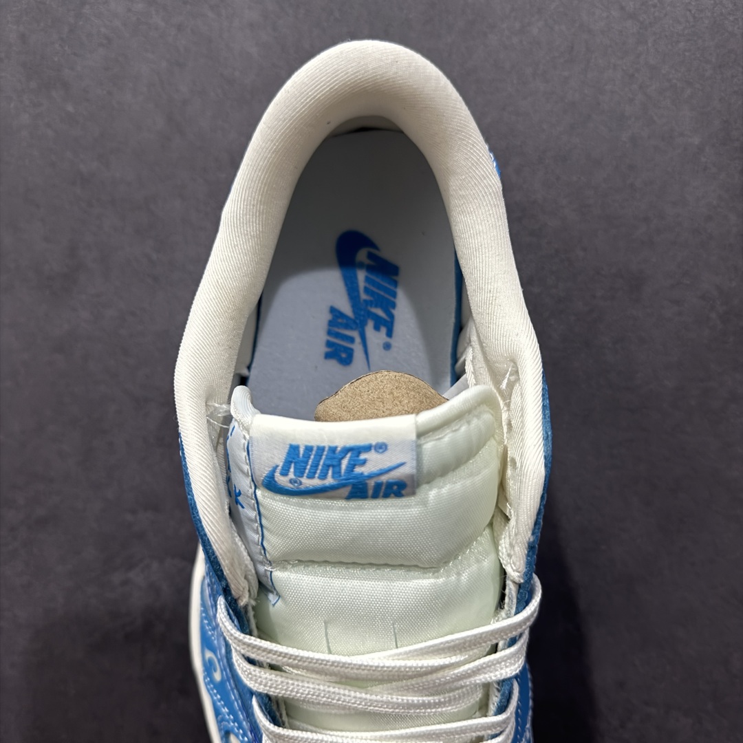 图片[7]-【定制版】Travis Scott x Fragment Design x Air Jordan 1 Low OG SP AJ1 乔1 哪吒联名 灵珠 低帮文化休闲板鞋 XS2025-066  #多方联名合作融合了Travis Scott 独特的音乐风格，藤原浩个性的设计风格以及Jordan品牌的经典元素 使其成为一双具有独特身份和价值的鞋子 清新而立体的外观加上联名标识更突出了其独特身份 这种配色方案显示出活力和时尚感 在视觉上引人注目 鞋身的质感和细腻的细节处理使其显得高端而格调十足 这款“倒钩”联名是设计与创意完美结合 融合多方的个性风格是一款备受瞩目的潮流鞋款  尺码：36 36.5 37.5 38 38.5 39 40 40.5 41 42 42.5 43 44 44.5 45-选品中心