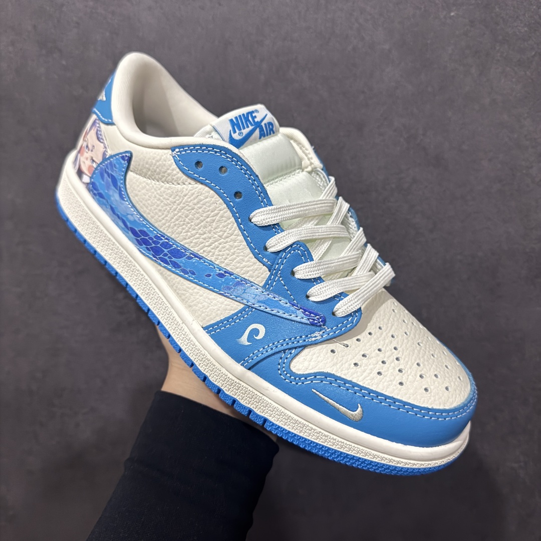 图片[3]-【定制版】Travis Scott x Fragment Design x Air Jordan 1 Low OG SP AJ1 乔1 哪吒联名 灵珠 低帮文化休闲板鞋 XS2025-066  #多方联名合作融合了Travis Scott 独特的音乐风格，藤原浩个性的设计风格以及Jordan品牌的经典元素 使其成为一双具有独特身份和价值的鞋子 清新而立体的外观加上联名标识更突出了其独特身份 这种配色方案显示出活力和时尚感 在视觉上引人注目 鞋身的质感和细腻的细节处理使其显得高端而格调十足 这款“倒钩”联名是设计与创意完美结合 融合多方的个性风格是一款备受瞩目的潮流鞋款  尺码：36 36.5 37.5 38 38.5 39 40 40.5 41 42 42.5 43 44 44.5 45-选品中心