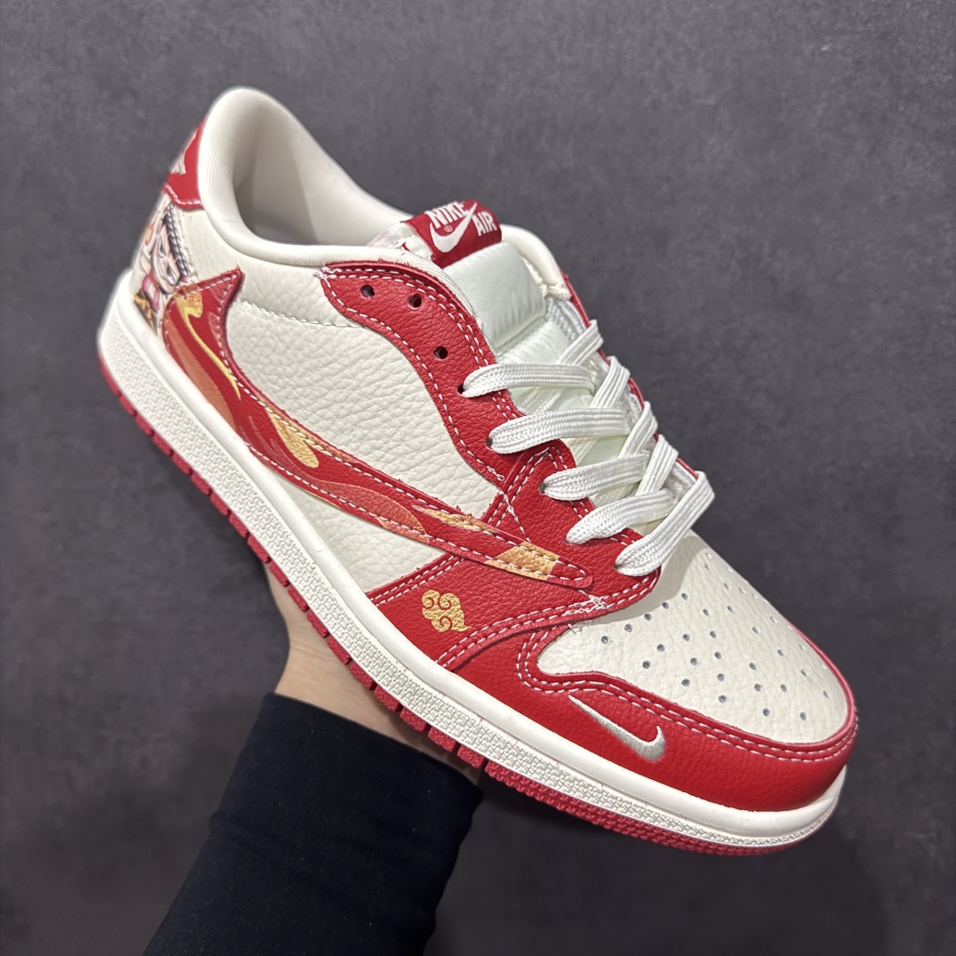 图片[3]-【定制版】Travis Scott x Fragment Design x Air Jordan 1 Low OG SP AJ1 乔1 哪吒联名 魔丸 低帮文化休闲板鞋 XS2025-088  #多方联名合作融合了Travis Scott 独特的音乐风格，藤原浩个性的设计风格以及Jordan品牌的经典元素 使其成为一双具有独特身份和价值的鞋子 清新而立体的外观加上联名标识更突出了其独特身份 这种配色方案显示出活力和时尚感 在视觉上引人注目 鞋身的质感和细腻的细节处理使其显得高端而格调十足 这款“倒钩”联名是设计与创意完美结合 融合多方的个性风格是一款备受瞩目的潮流鞋款  尺码：36 36.5 37.5 38 38.5 39 40 40.5 41 42 42.5 43 44 44.5 45-选品中心