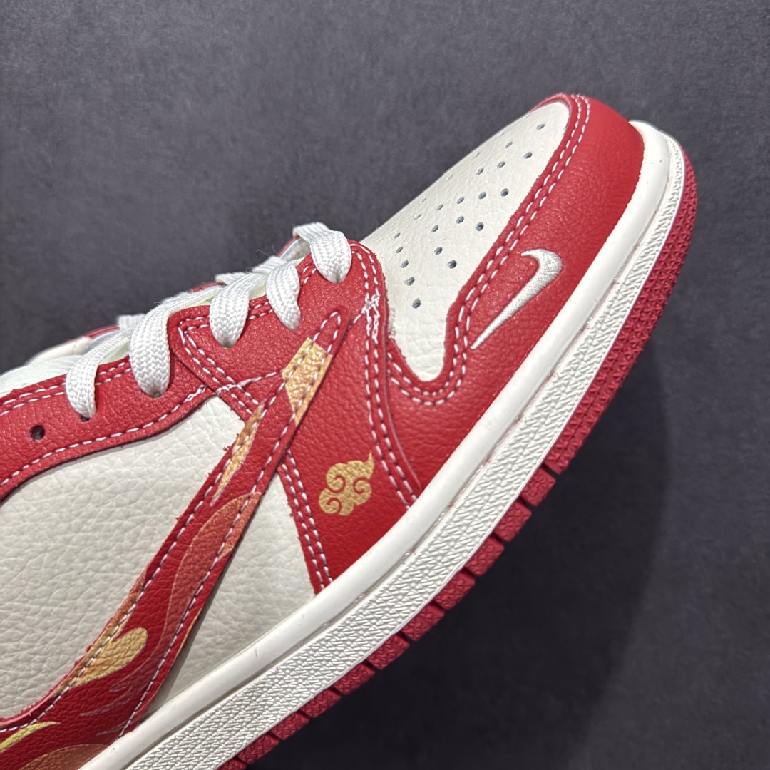 图片[5]-【定制版】Travis Scott x Fragment Design x Air Jordan 1 Low OG SP AJ1 乔1 哪吒联名 魔丸 低帮文化休闲板鞋 XS2025-088  #多方联名合作融合了Travis Scott 独特的音乐风格，藤原浩个性的设计风格以及Jordan品牌的经典元素 使其成为一双具有独特身份和价值的鞋子 清新而立体的外观加上联名标识更突出了其独特身份 这种配色方案显示出活力和时尚感 在视觉上引人注目 鞋身的质感和细腻的细节处理使其显得高端而格调十足 这款“倒钩”联名是设计与创意完美结合 融合多方的个性风格是一款备受瞩目的潮流鞋款  尺码：36 36.5 37.5 38 38.5 39 40 40.5 41 42 42.5 43 44 44.5 45-选品中心