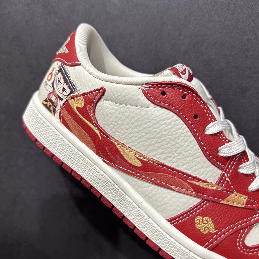 图片[6]-【定制版】Travis Scott x Fragment Design x Air Jordan 1 Low OG SP AJ1 乔1 哪吒联名 魔丸 低帮文化休闲板鞋 XS2025-088  #多方联名合作融合了Travis Scott 独特的音乐风格，藤原浩个性的设计风格以及Jordan品牌的经典元素 使其成为一双具有独特身份和价值的鞋子 清新而立体的外观加上联名标识更突出了其独特身份 这种配色方案显示出活力和时尚感 在视觉上引人注目 鞋身的质感和细腻的细节处理使其显得高端而格调十足 这款“倒钩”联名是设计与创意完美结合 融合多方的个性风格是一款备受瞩目的潮流鞋款  尺码：36 36.5 37.5 38 38.5 39 40 40.5 41 42 42.5 43 44 44.5 45-选品中心