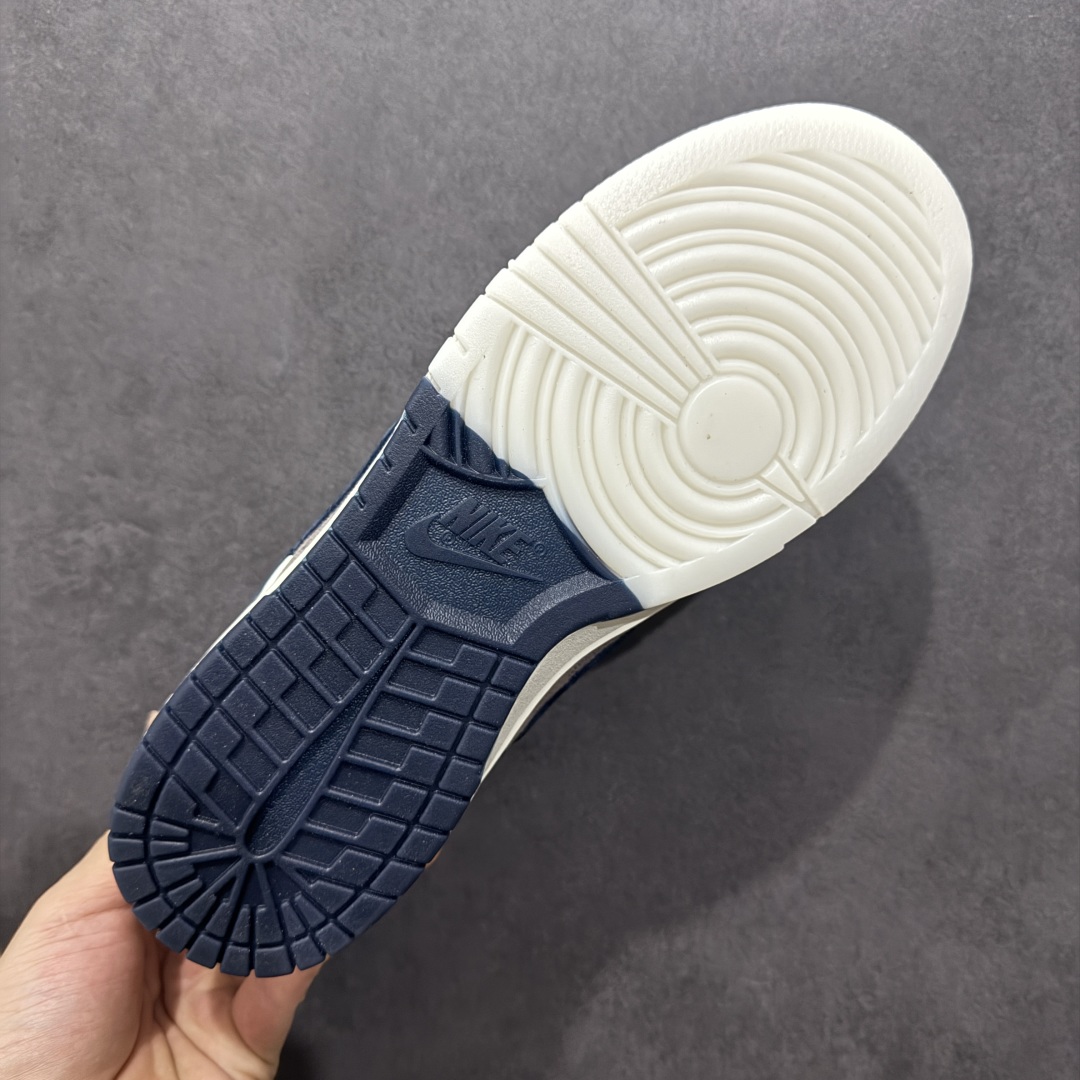 图片[9]-【定制版】Nk SB Dunk Low LV联名 米棕藏蓝 周年高端定制 低帮休闲板鞋 CH8311-273  定制鞋盒 大厂纯原品质出货 超高清洁度 皮料切割干净无任何毛边 细节完美   尺码：36 36.5 37.5 38 38.5 39 40 40.5 41 42 42.5 43 44 44.5 45-选品中心