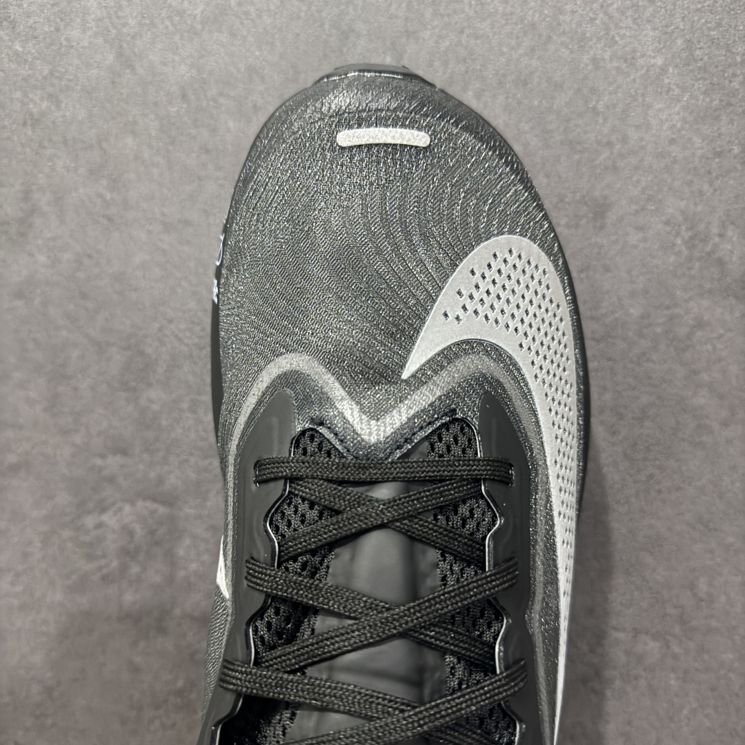 图片[8]-【公司级】NK ZoomX Invincible Run Flyknit 6 轻量跑鞋 飞织低帮休闲运动慢跑鞋 厚底增高 老爹鞋 此鞋专为短跑运动员而生 是为 5 至 10 公里距离的赛事和训练打造 整体设计采用流线型的轻质工程网眼材质构成鞋面 并与其他 Running 旗舰鞋款同样搭载全脚掌 ZoomX 缓冲中底 搭配 Pebax 物料与橡胶外底 ZoomX StreakFly 首发配色以Prototype呈现 其灵感是来自开发期间的磨损测试 透过编号的标记与内侧的预期跑步距离突出研发过程 货号： FN8454-001 尺码：36 36.5 37.5 38 38.5 39 40 40.5 41 42 42.5 43 44 45-选品中心
