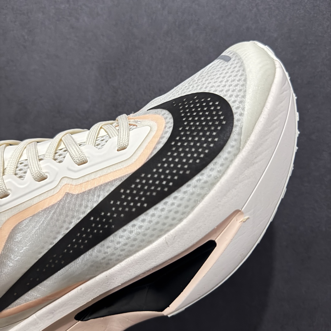图片[5]-【公司级】NK ZoomX Invincible Run Flyknit 6 轻量跑鞋 飞织低帮休闲运动慢跑鞋 厚底增高 老爹鞋 此鞋专为短跑运动员而生 是为 5 至 10 公里距离的赛事和训练打造 整体设计采用流线型的轻质工程网眼材质构成鞋面 并与其他 Running 旗舰鞋款同样搭载全脚掌 ZoomX 缓冲中底 搭配 Pebax 物料与橡胶外底 ZoomX StreakFly 首发配色以Prototype呈现 其灵感是来自开发期间的磨损测试 透过编号的标记与内侧的预期跑步距离突出研发过程 货号： FN8455-102 @尺码：36 36.5 37.5 38 38.5 39 40 40.5 41 42 42.5 43 44 45-选品中心