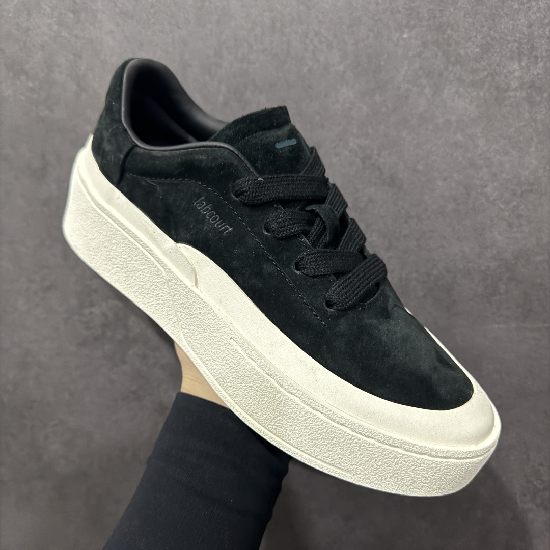 图片[3]-【公司级】adidas LABCOURT 百搭休闲轻松舒适 耐磨透气低帮 板鞋 男女同款 鞋面使用了绒毛麂皮 ，鞋面和鞋底连接处使用了包边处理，看起来更加精致有型;内里也使用了光滑的优质皮革，鞋垫上的Adidas LOGO彰显品牌身份，鞋子后脚跟处的英文 ENDINEERED FOR THE STYLE OF FUTURE译为“为未来的风格而设计” ! 货号：ID6227 尺码：36-45-选品中心