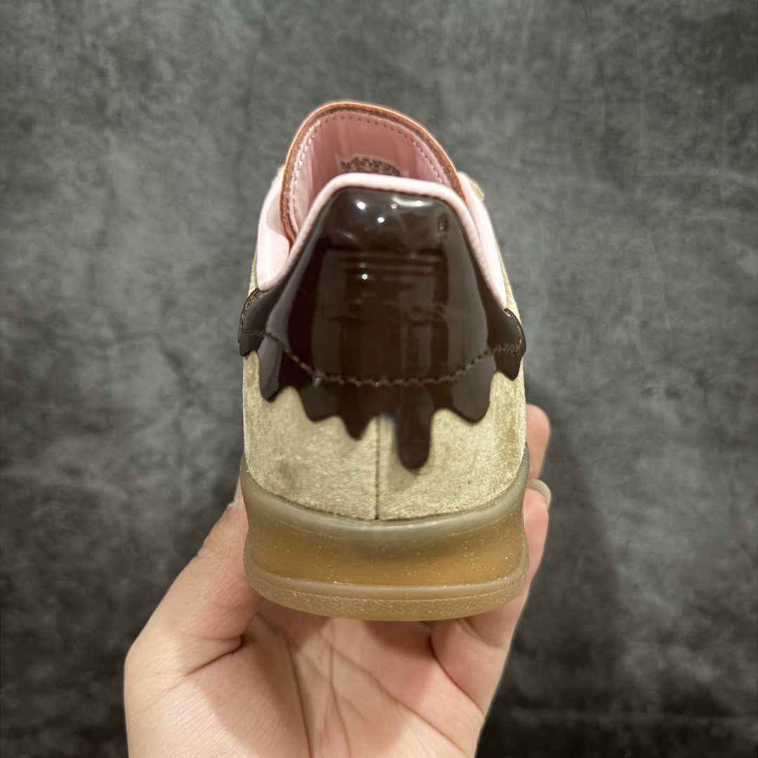 图片[4]-【公司级】adidas originals Gazelle Indoor 棕色 此款鞋延续了橡胶外底和经典款式的传统。优质绒面革鞋面和标志性的3条纹采用明亮的对比色，为久经考验的外观带来俏皮、富有表现力的饰面。 货号：JR8028 尺码：35.5 36 36.5 37 38 38.5 39 40 40.5 41 42 42.5 43 44 44.5 45-选品中心