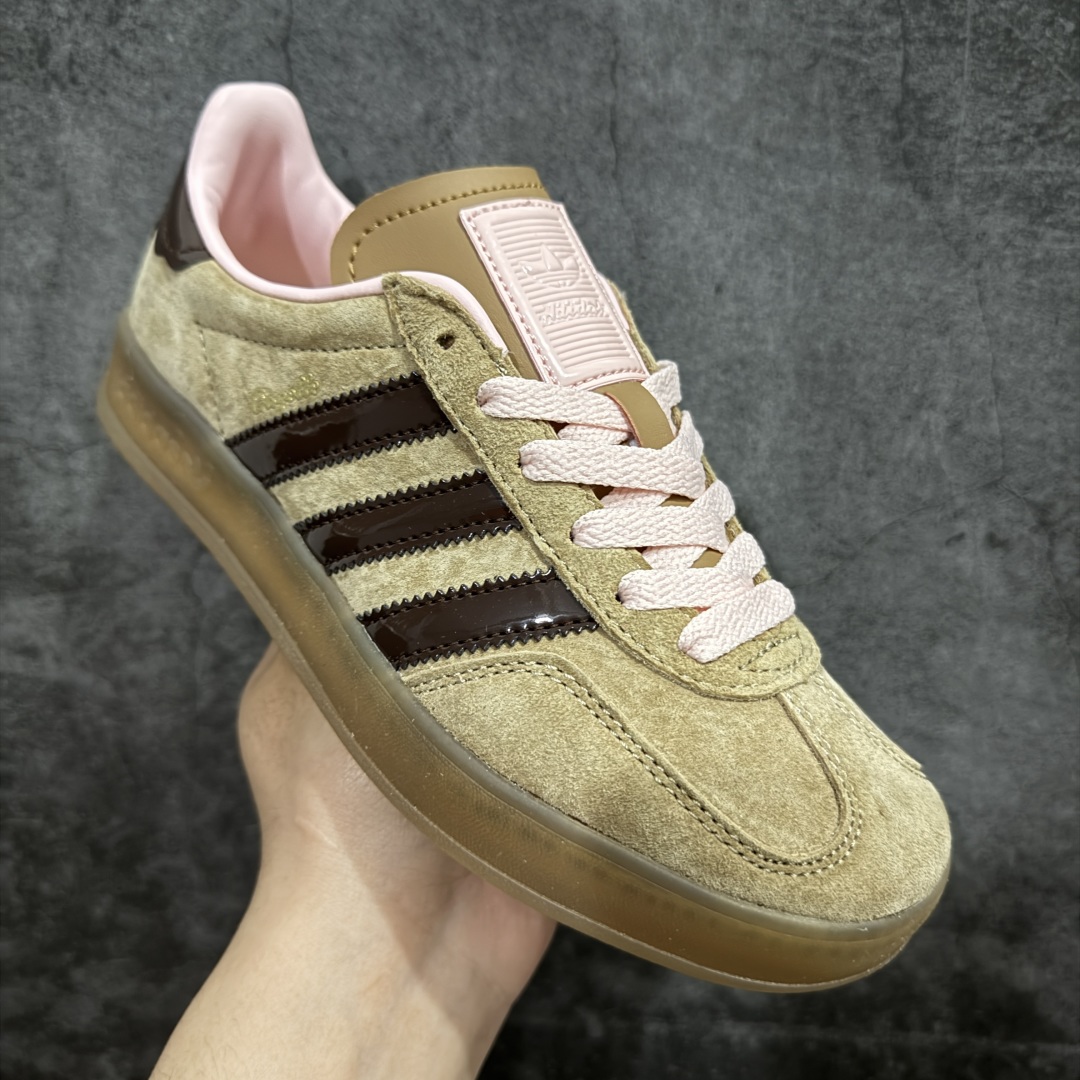 图片[3]-【公司级】adidas originals Gazelle Indoor 棕色 此款鞋延续了橡胶外底和经典款式的传统。优质绒面革鞋面和标志性的3条纹采用明亮的对比色，为久经考验的外观带来俏皮、富有表现力的饰面。 货号：JR8028 尺码：35.5 36 36.5 37 38 38.5 39 40 40.5 41 42 42.5 43 44 44.5 45-选品中心