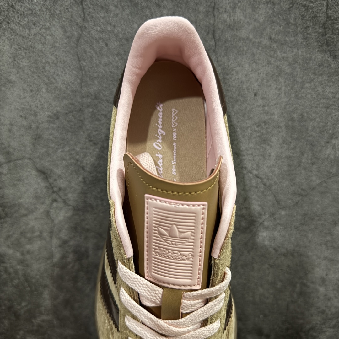 图片[8]-【公司级】adidas originals Gazelle Indoor 棕色 此款鞋延续了橡胶外底和经典款式的传统。优质绒面革鞋面和标志性的3条纹采用明亮的对比色，为久经考验的外观带来俏皮、富有表现力的饰面。 货号：JR8028 尺码：35.5 36 36.5 37 38 38.5 39 40 40.5 41 42 42.5 43 44 44.5 45-选品中心