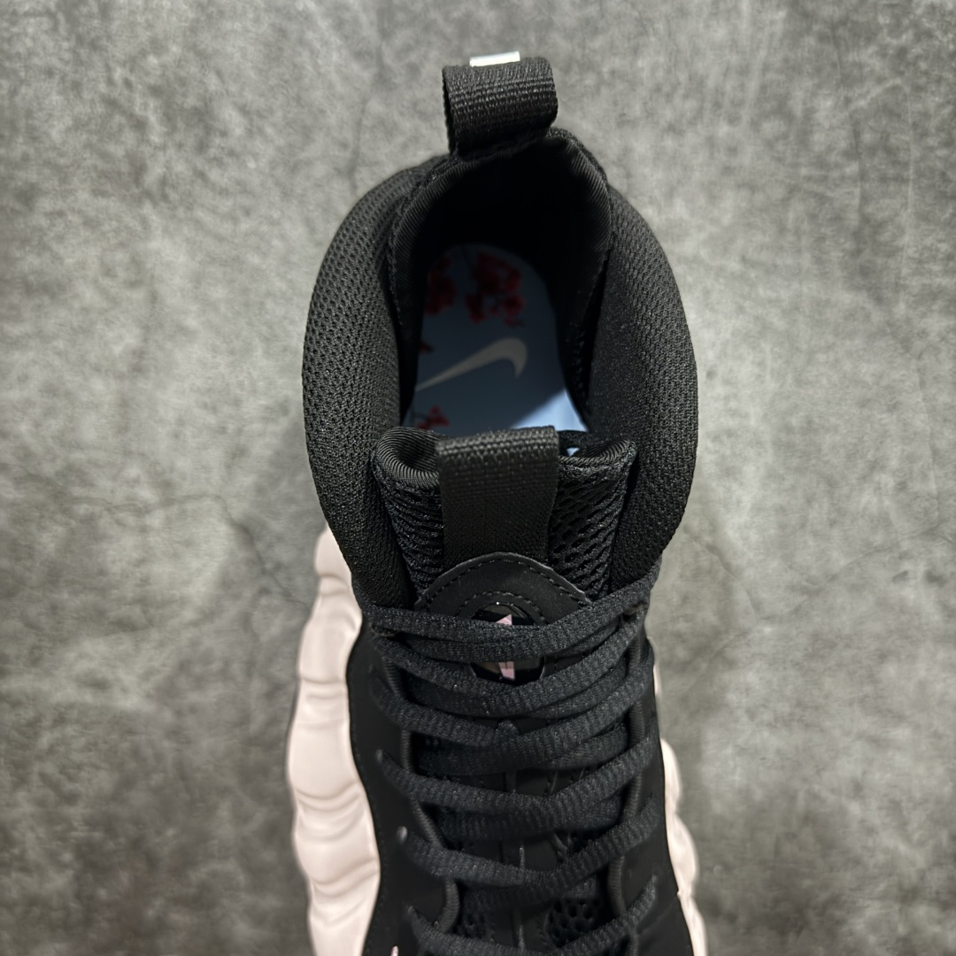 图片[8]-【莞产纯原】NK Air Foamposite One 市售最强品质 莞产顶级品质 樱花粉喷 2024 喷泡 HF2902-001 莞产原底面 公司渠道同模具 鞋型发泡360度无死角 双层Zoom气垫植入 中底完美注胶 搭载原厂碳纤维材质 诞生于1997年的NK Air Foamposite系列可以说是整个球鞋历史上最为经典的系列之一 也就是我们常说的“喷”和“泡” 其中“喷”由Foamposite One代言人Penny的英文音译而来 而“泡”则来源于另一款鞋型 Foamposite Pro中\\\”pro\\\”的音译 在诞生初期 由于高昂的造价以及超前的外形 Foamposite系列的反对者不在少数 甚至有人认为这款鞋会毁掉整个球鞋行业 但事实证明这双灵感来自于甲虫 自带“黑科技”鞋面以及双层Zoom+大块碳板的太空球鞋不仅受到了大众的接受与追捧 并且成功的影响了篮球鞋的发展 尺码：38.5 39 40 40.5 41 42 42.5 43 44 44.5 45 46-选品中心