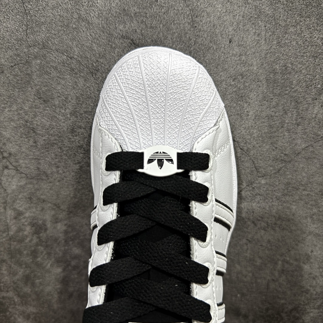 图片[5]-【公司级】AD Originals Superstar 经典复古贝壳头板鞋 JH5469 诞生于1969年 是第一双将全皮面鞋 身与橡胶鞋头结合在一起的低帮篮球鞋 Superstar最开始 是作为高帮篮球鞋Pro Model的低帮版本而出现的 但因为其独特和醒目的橡胶鞋头造型而让大家熟知 被大家形象地称为\\\”shelltoe\\\”贝壳头 在70年代的美国职业篮球场上 接近3/4的NBA球员都将这双Superstar作为场上用鞋 80年代之后 经过不断的改良和发展 Superstar逐渐成为横跨时装、音乐、街头文化、休闲和运动等各大领域的时尚潮鞋 尺码：35.5 36 36.5 37 38 38.5 39 40 40.5 41 42 42.5 43 44 44.5 45-选品中心