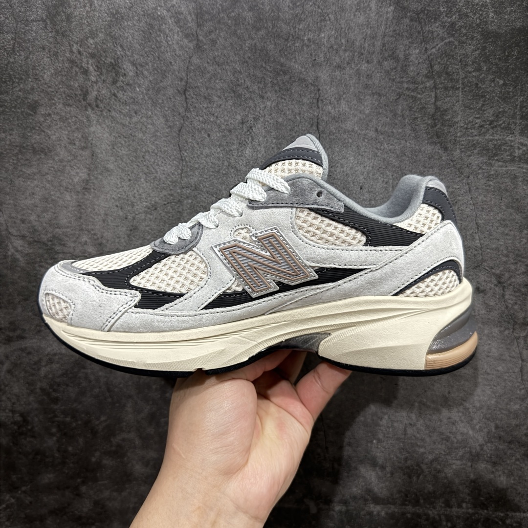 图片[2]-【纯原c版】New Balance M2010系列 新百伦 复古老爹风网布跑步休闲运动鞋 新百伦经典配色 沿袭了面世之初的经典科技 以ENCAP中底配以升级版 N-ERGY缓震物料 鞋面则采用特色的柔软麂皮搭以NewBalance经典的尼龙网布 低调中还原跑鞋本真 更年轻化的设计理念与材质 让新世代青年得以用全新视角体验经典鞋款的传奇魅力 货号：M2010GRY 尺码：36 37 37.5 38 38.5 39.5 40 40.5 41.5 42 42.5 43 44 45-选品中心