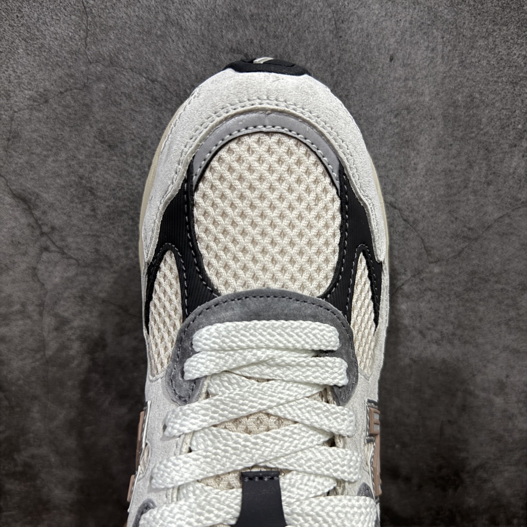 图片[5]-【纯原c版】New Balance M2010系列 新百伦 复古老爹风网布跑步休闲运动鞋 新百伦经典配色 沿袭了面世之初的经典科技 以ENCAP中底配以升级版 N-ERGY缓震物料 鞋面则采用特色的柔软麂皮搭以NewBalance经典的尼龙网布 低调中还原跑鞋本真 更年轻化的设计理念与材质 让新世代青年得以用全新视角体验经典鞋款的传奇魅力 货号：M2010GRY 尺码：36 37 37.5 38 38.5 39.5 40 40.5 41.5 42 42.5 43 44 45-选品中心