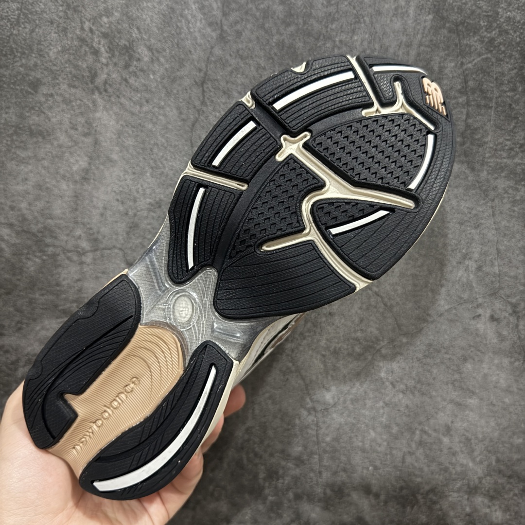 图片[9]-【纯原c版】New Balance M2010系列 新百伦 复古老爹风网布跑步休闲运动鞋 新百伦经典配色 沿袭了面世之初的经典科技 以ENCAP中底配以升级版 N-ERGY缓震物料 鞋面则采用特色的柔软麂皮搭以NewBalance经典的尼龙网布 低调中还原跑鞋本真 更年轻化的设计理念与材质 让新世代青年得以用全新视角体验经典鞋款的传奇魅力 货号：M2010GRY 尺码：36 37 37.5 38 38.5 39.5 40 40.5 41.5 42 42.5 43 44 45-选品中心