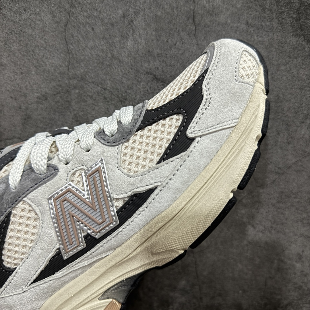 图片[6]-【纯原c版】New Balance M2010系列 新百伦 复古老爹风网布跑步休闲运动鞋 新百伦经典配色 沿袭了面世之初的经典科技 以ENCAP中底配以升级版 N-ERGY缓震物料 鞋面则采用特色的柔软麂皮搭以NewBalance经典的尼龙网布 低调中还原跑鞋本真 更年轻化的设计理念与材质 让新世代青年得以用全新视角体验经典鞋款的传奇魅力 货号：M2010GRY 尺码：36 37 37.5 38 38.5 39.5 40 40.5 41.5 42 42.5 43 44 45-选品中心