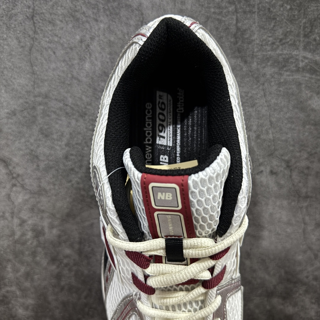 图片[8]-【纯原B版】NB新百伦New Balance M1906R M1906RAP 系列复古老爹风休闲运动慢跑鞋 高度复刻原厂大底 追求极致完美 每一双都是工艺品 采用轻质牛剖革拼接透气网眼衬垫织物鞋面材质 T-Beam大底提供足步弓支撑，保持步态稳定#后跟搭载外露缓震胶 鞋身整体以各种深浅不一的灰色覆盖，鞋头以淡蓝色调装饰，网眼衬垫通过不规律的色块实现做旧的美感，泛黄的鞋底更是进一步增添了复古气息。 尺码：36 37 37.5 38 38.5 39.5 40 40.5 41.5 42 42.5 43 44 45 46.5-选品中心